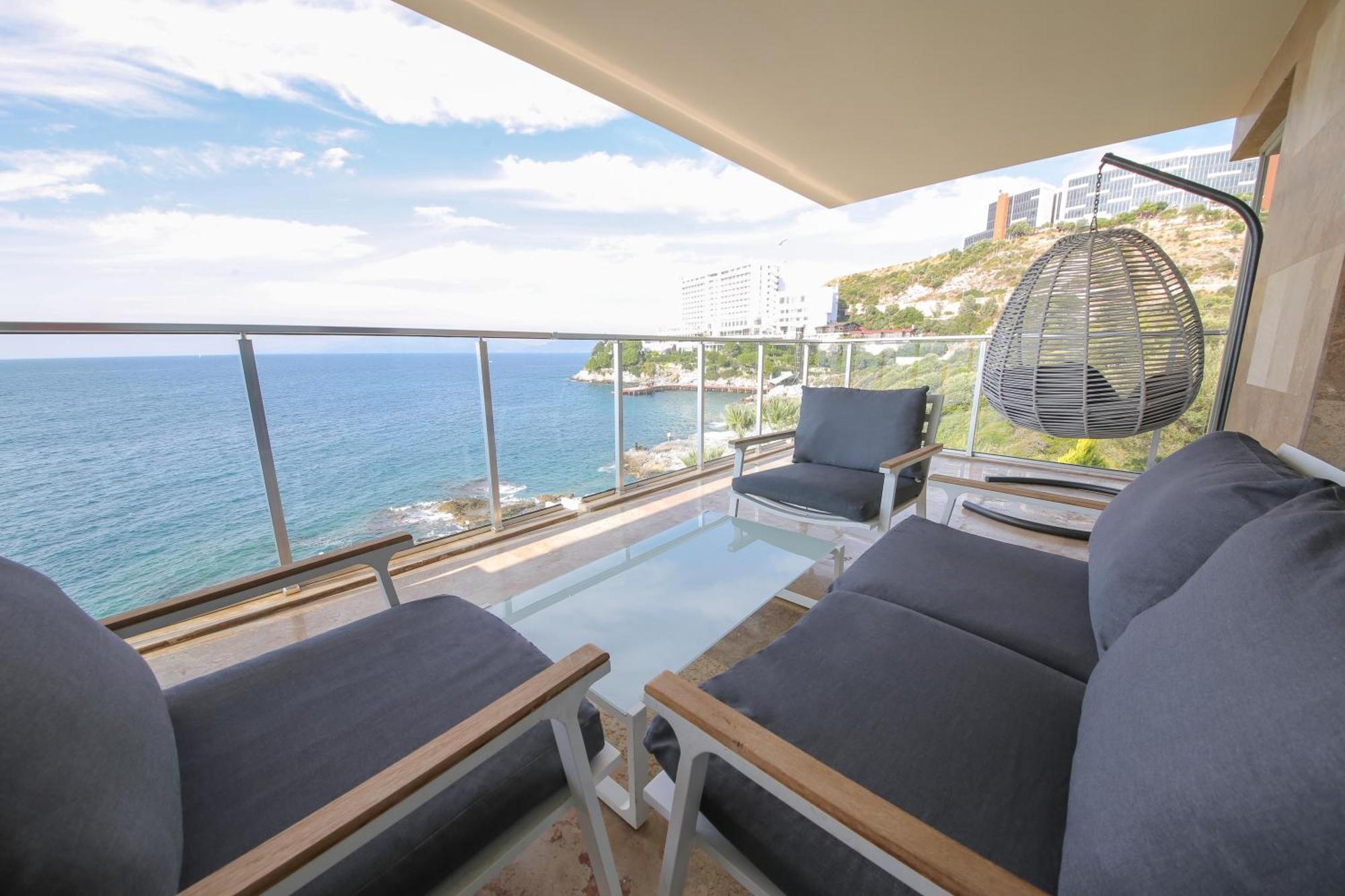 Deluxe Room with Sea View