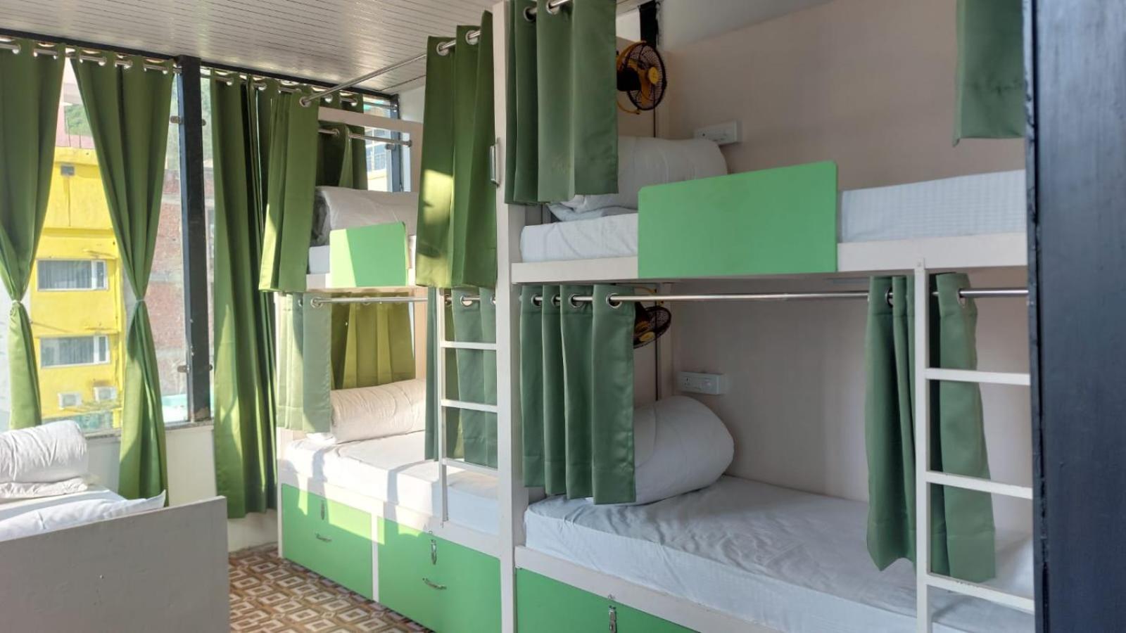 Single Bed in Mixed Dormitory Room