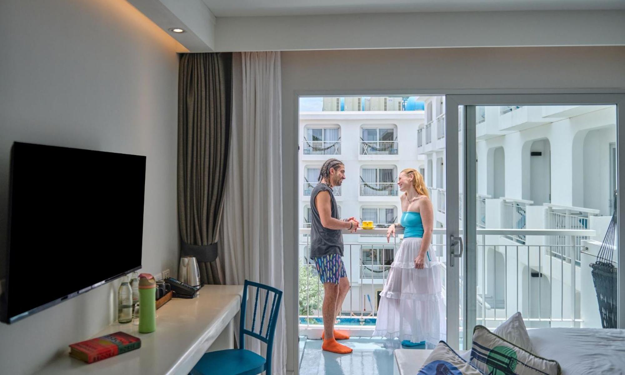 Deluxe King Pool View Room