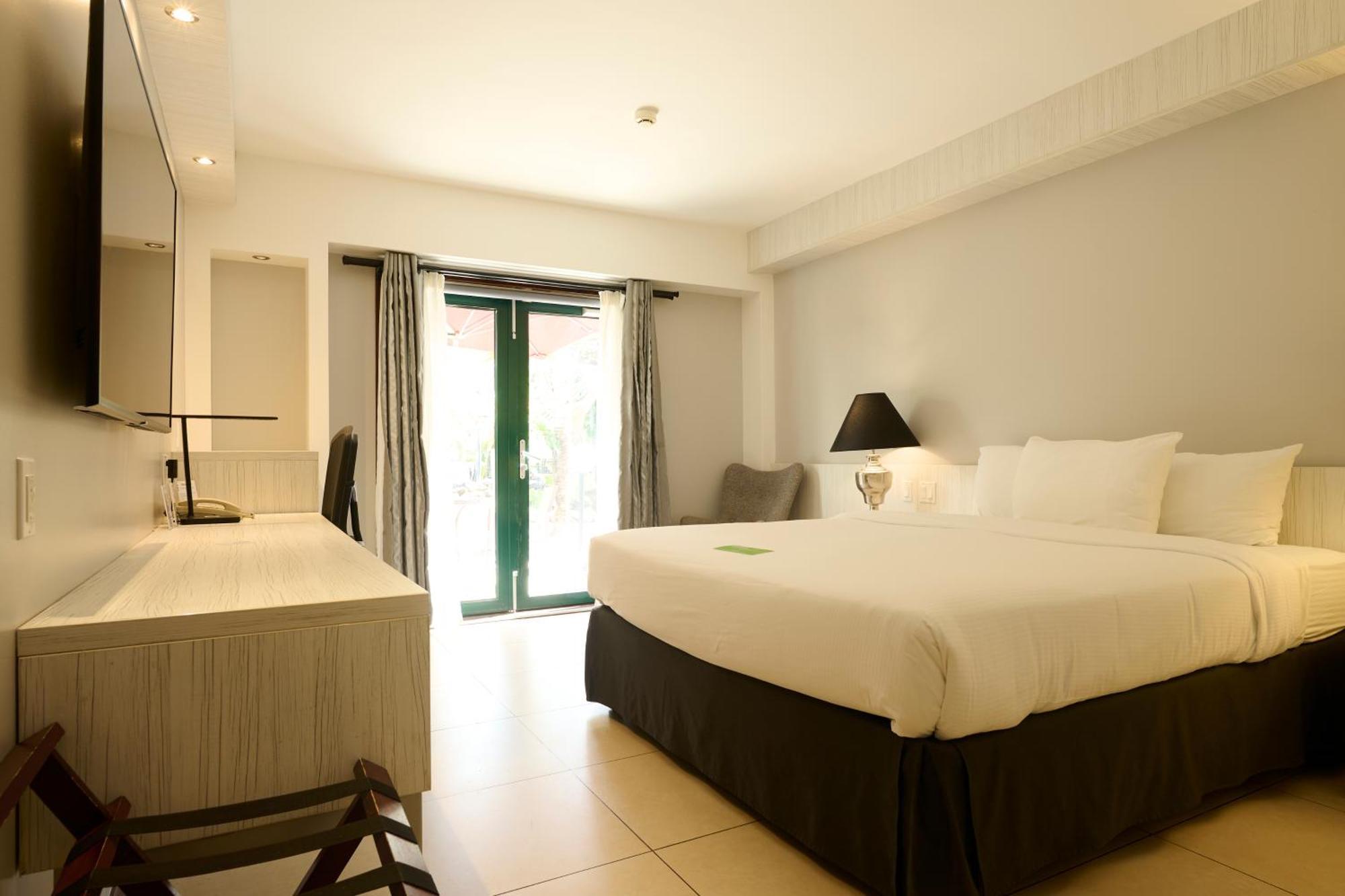 Standard Double Room with Garden View