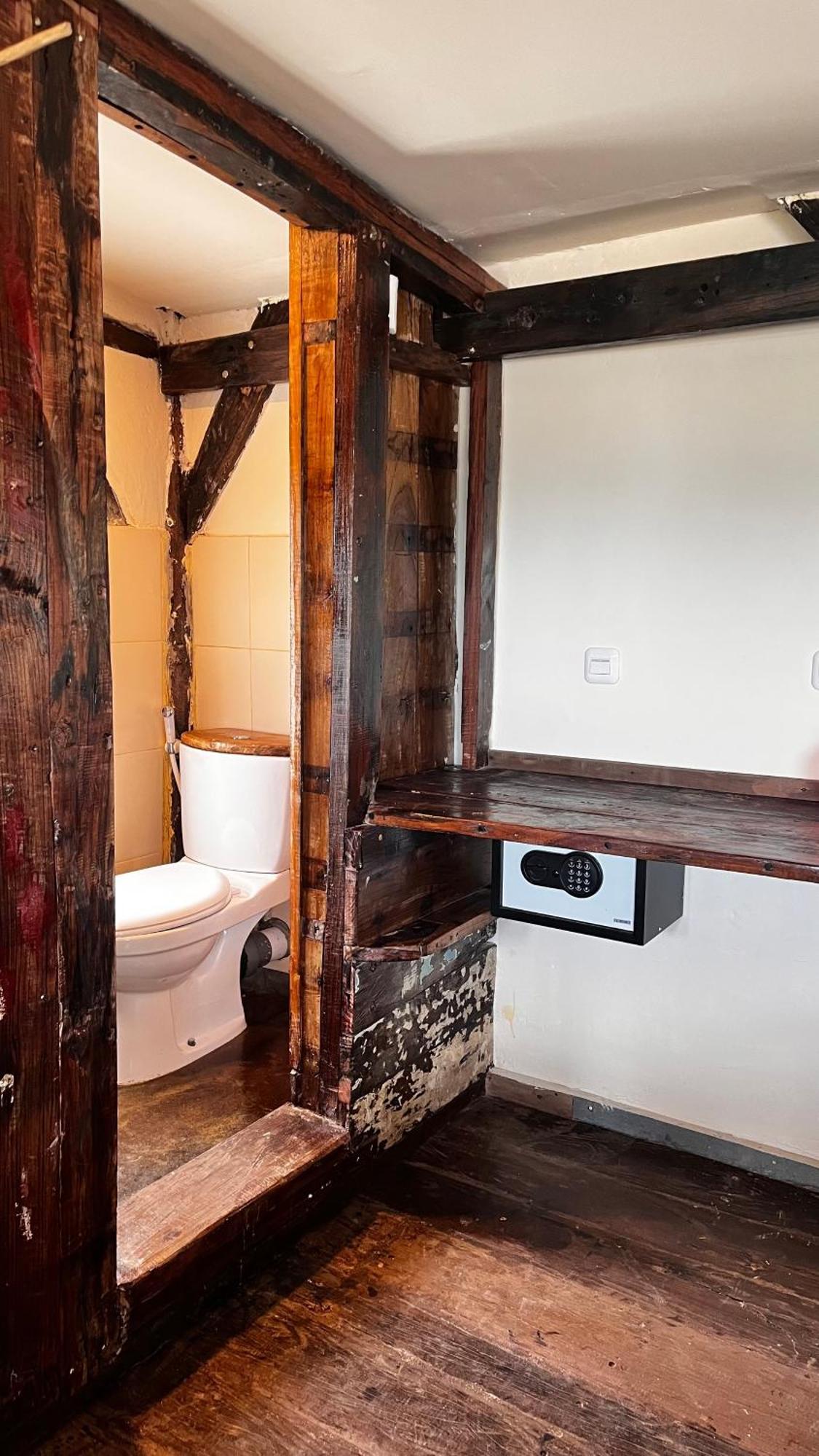 Deluxe Double Room with Side Sea View