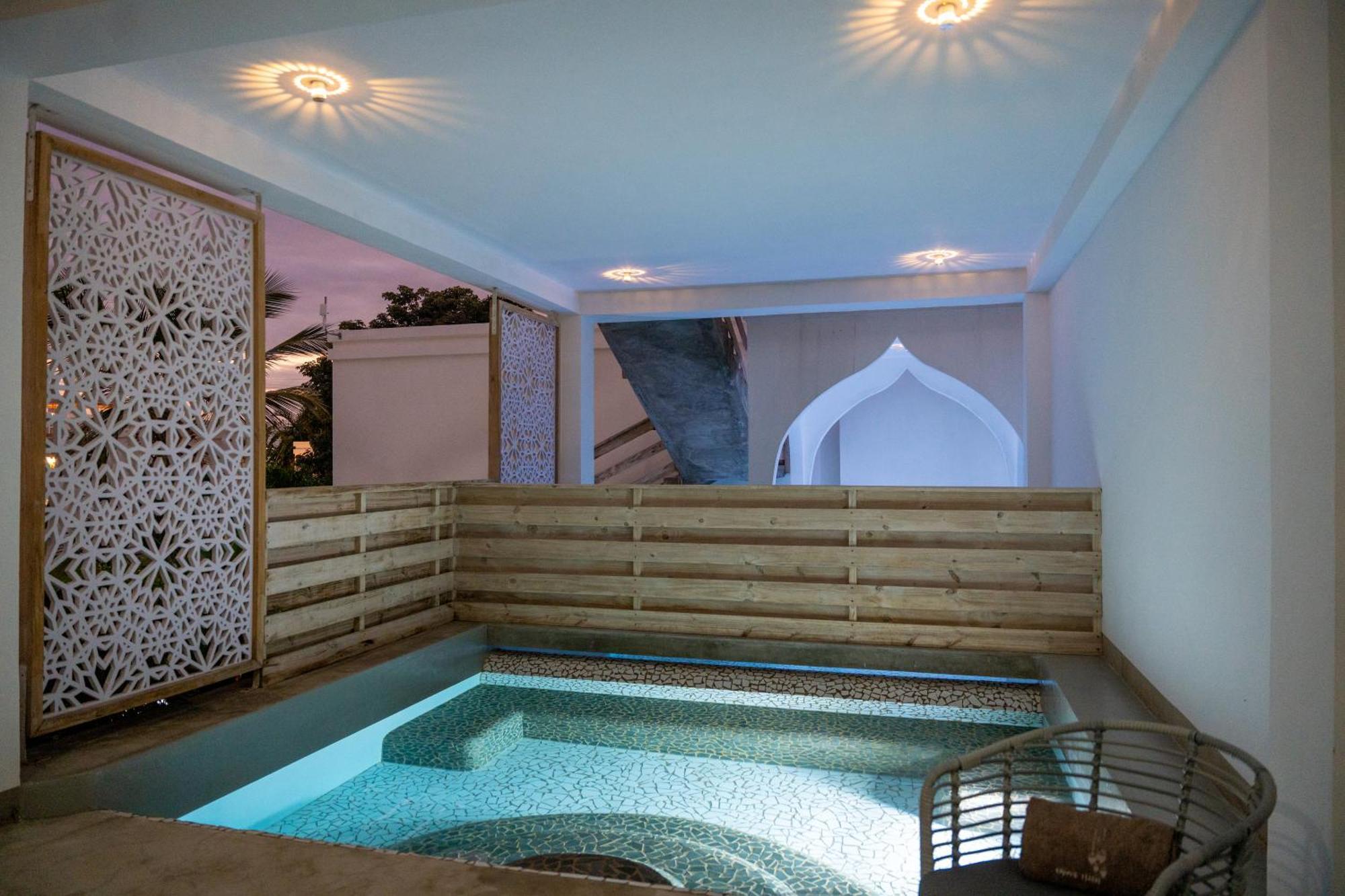 Queen Room with Pool View