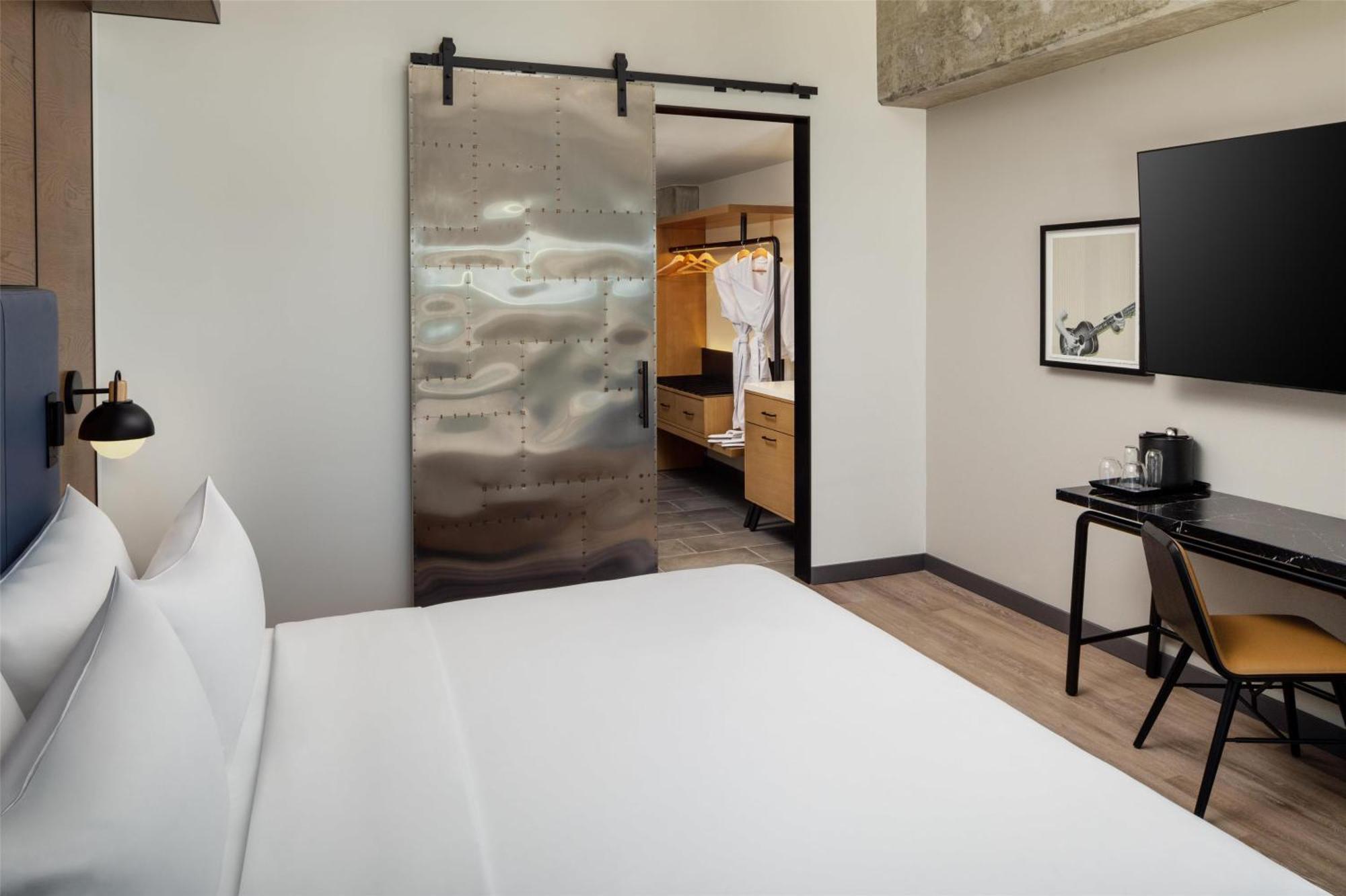 King Room with Peloton Bike