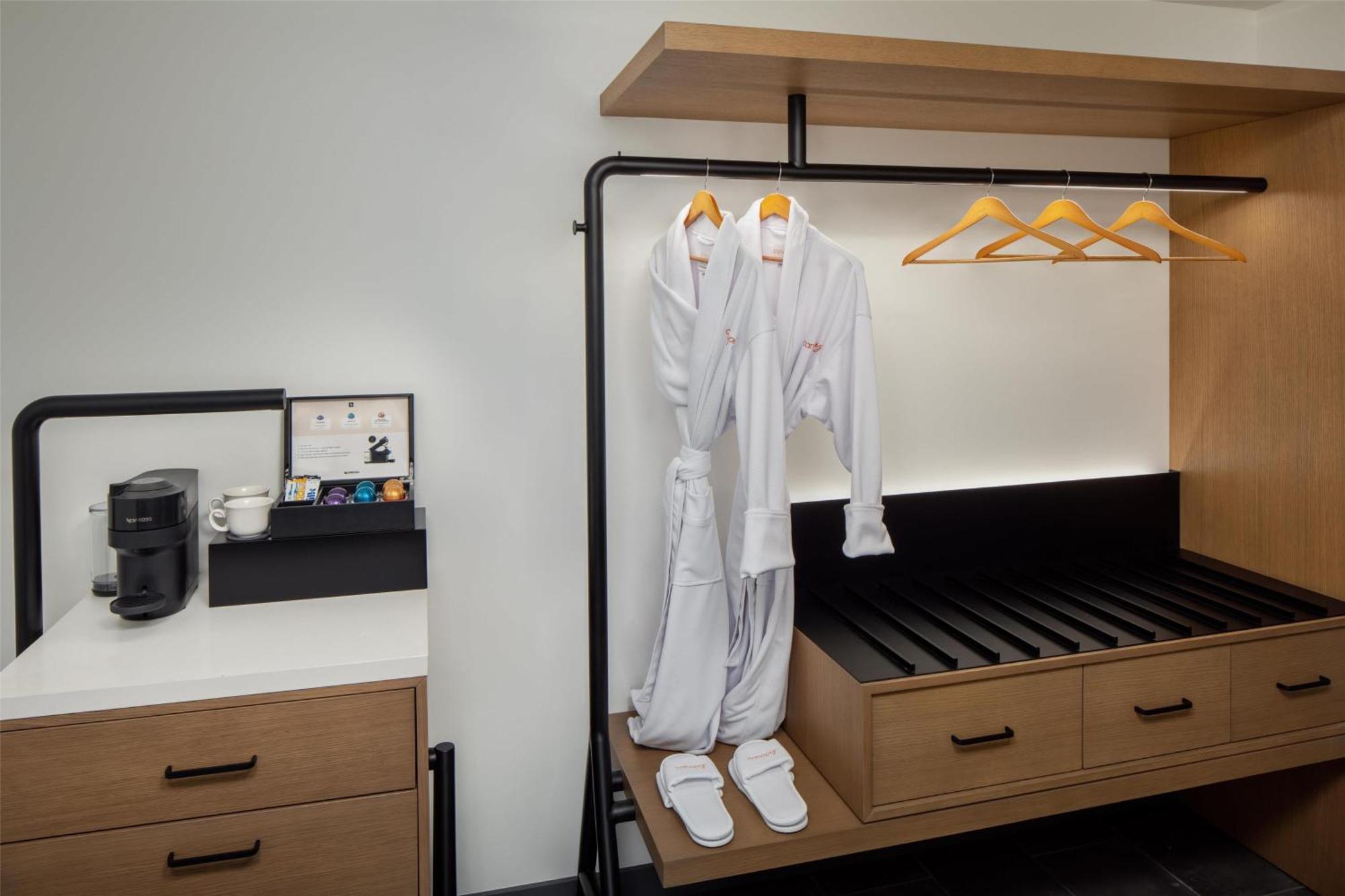 Queen Room with Two Queen Beds - Hearing Access