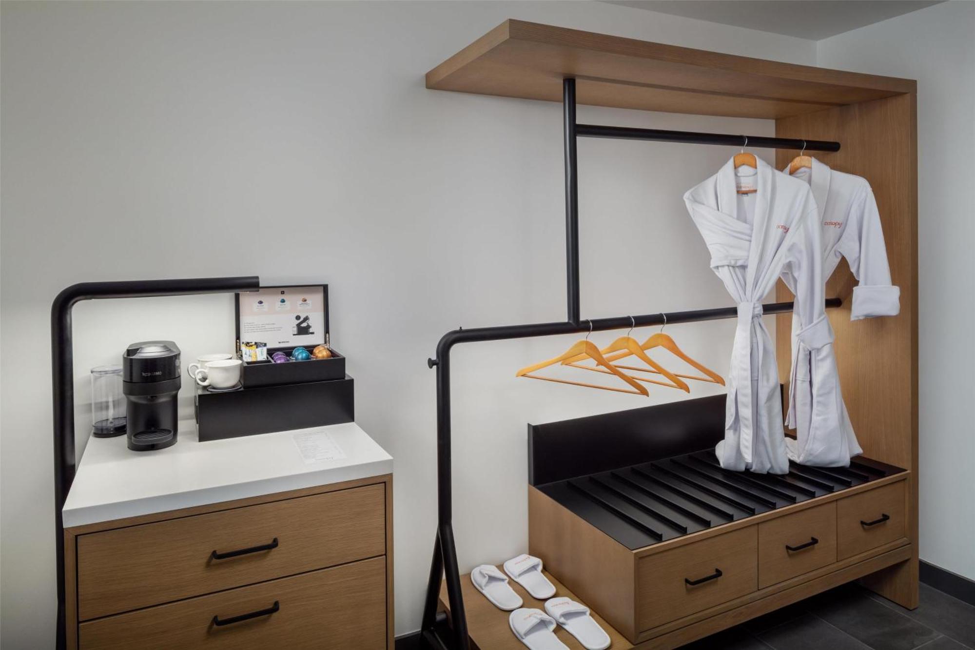 Queen Room with Two Queen Beds and Roll-In Shower - Mobility Access