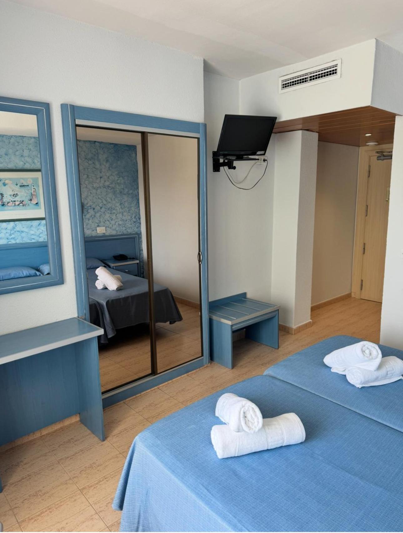 Double Room with 2 Extra Beds (2 Adults + 2 Children)