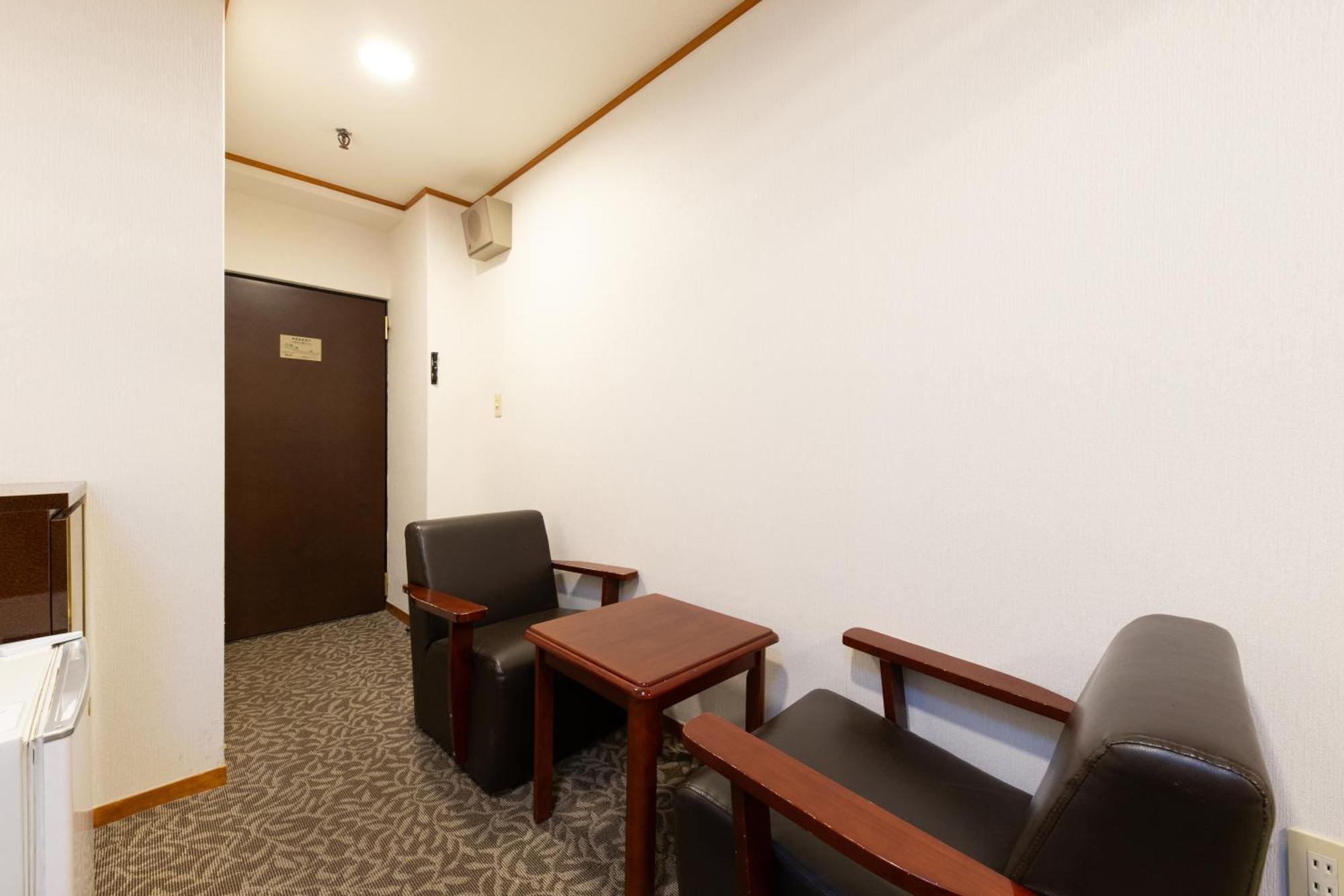 Economy Triple Room