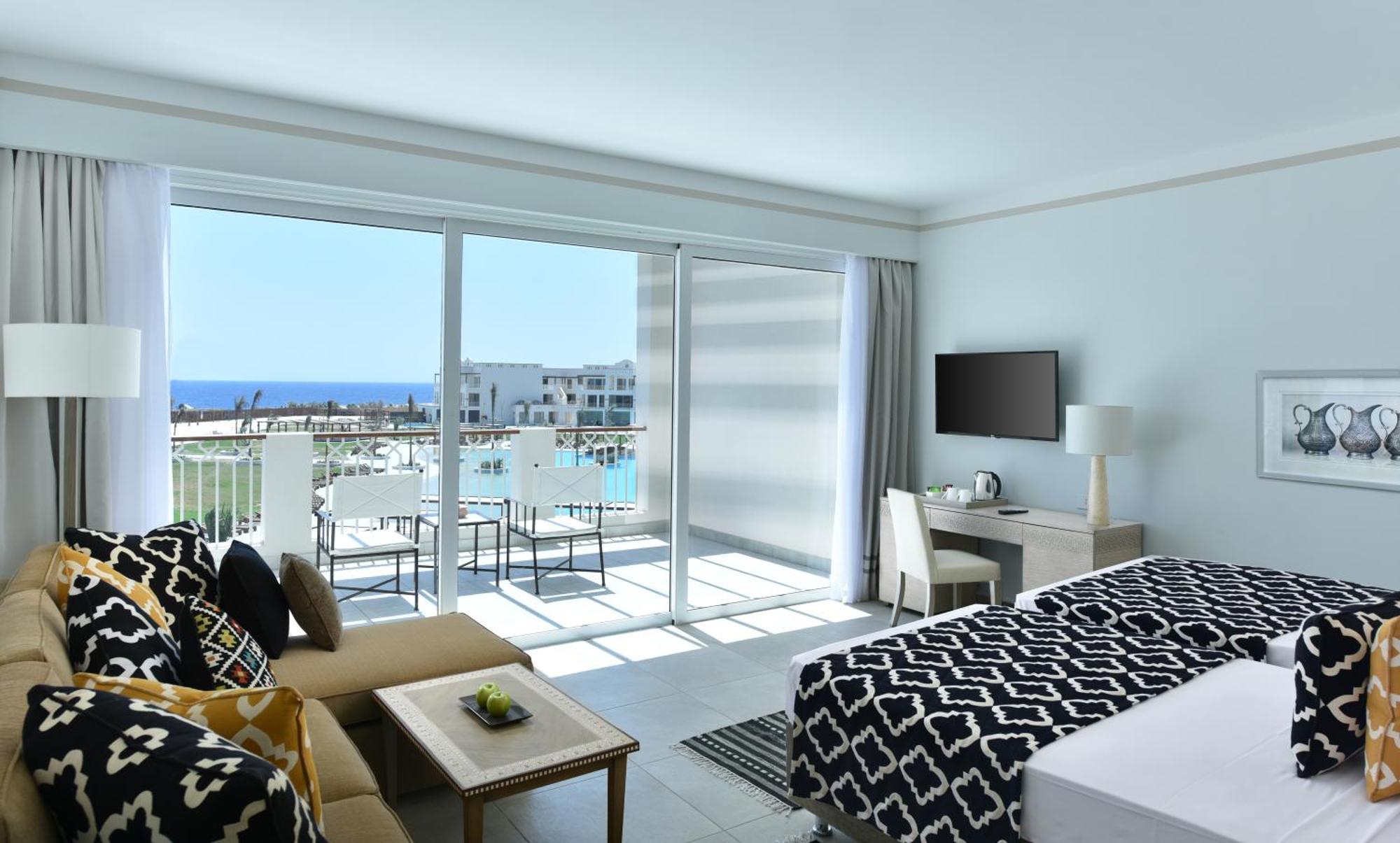 Deluxe, Queen or Twin Beds,  Sea view and Swim up