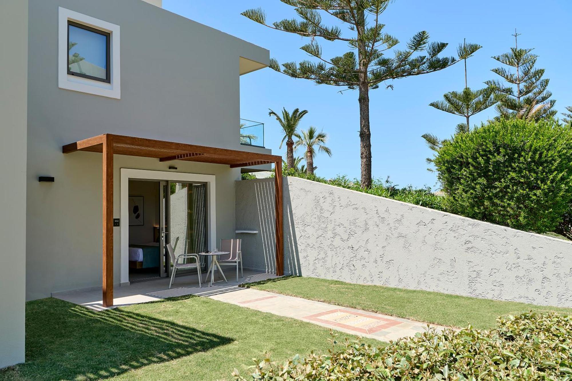 Bungalow with Garden View