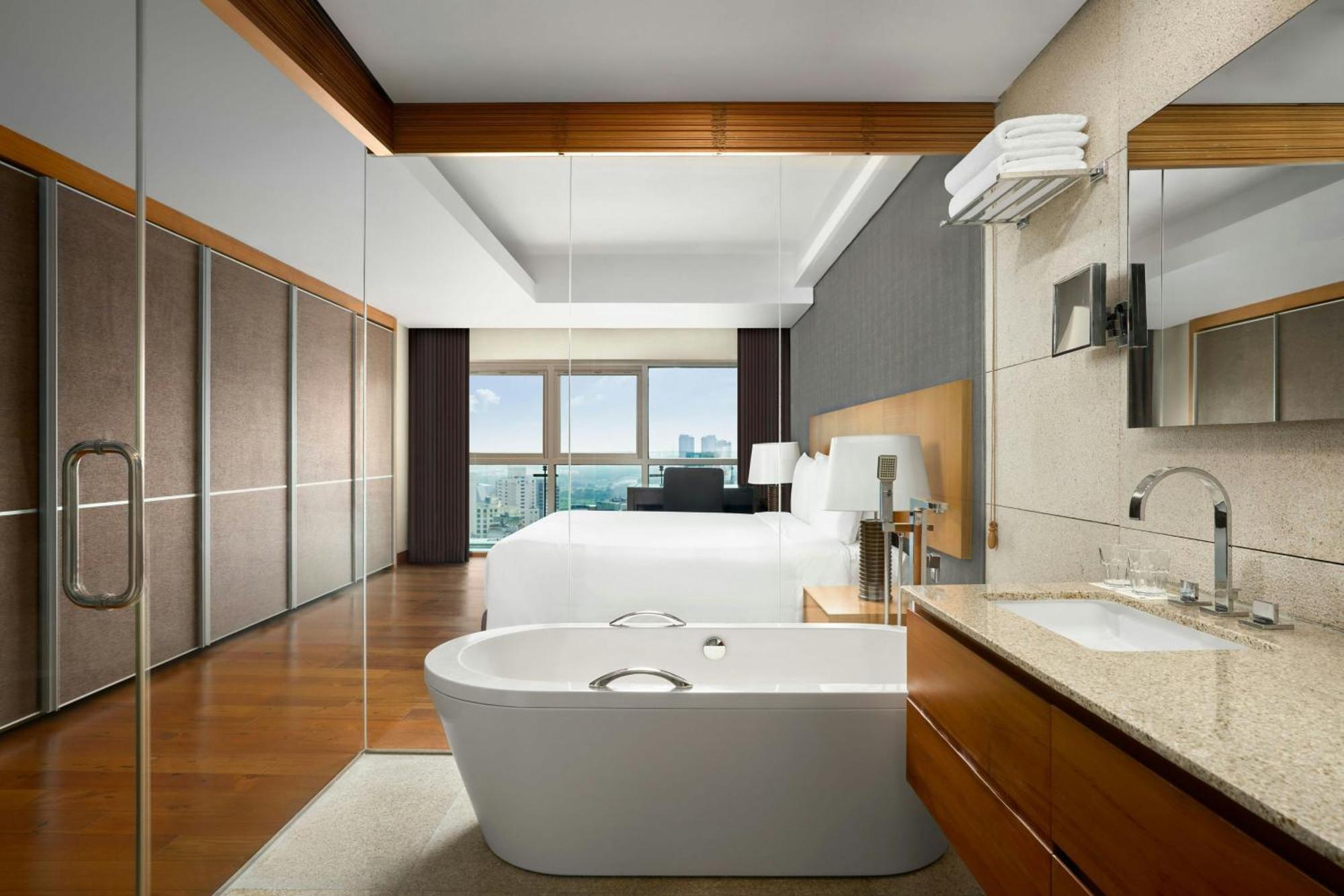 One-Bedroom Apartment with One King Bed