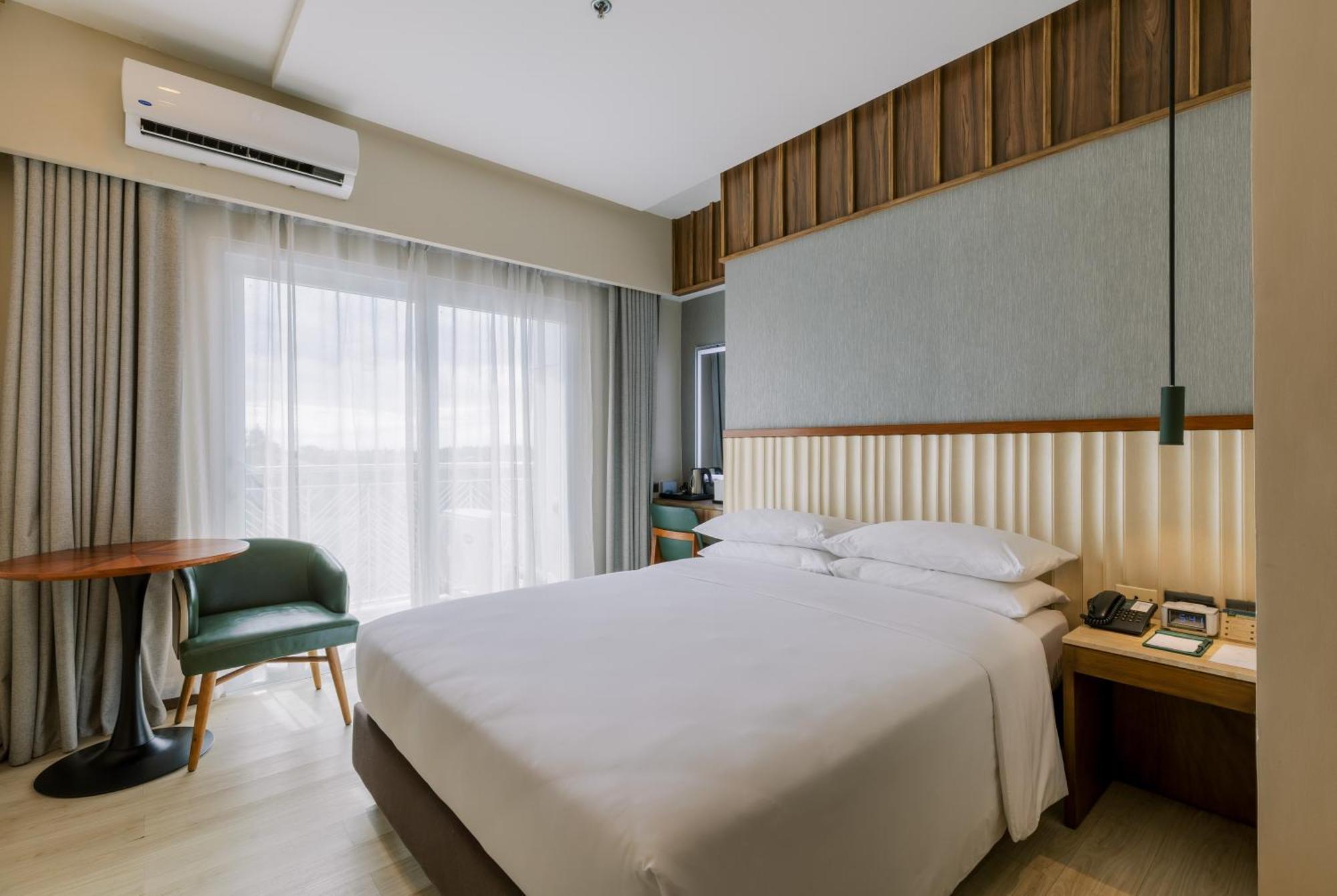 Deluxe Queen Room