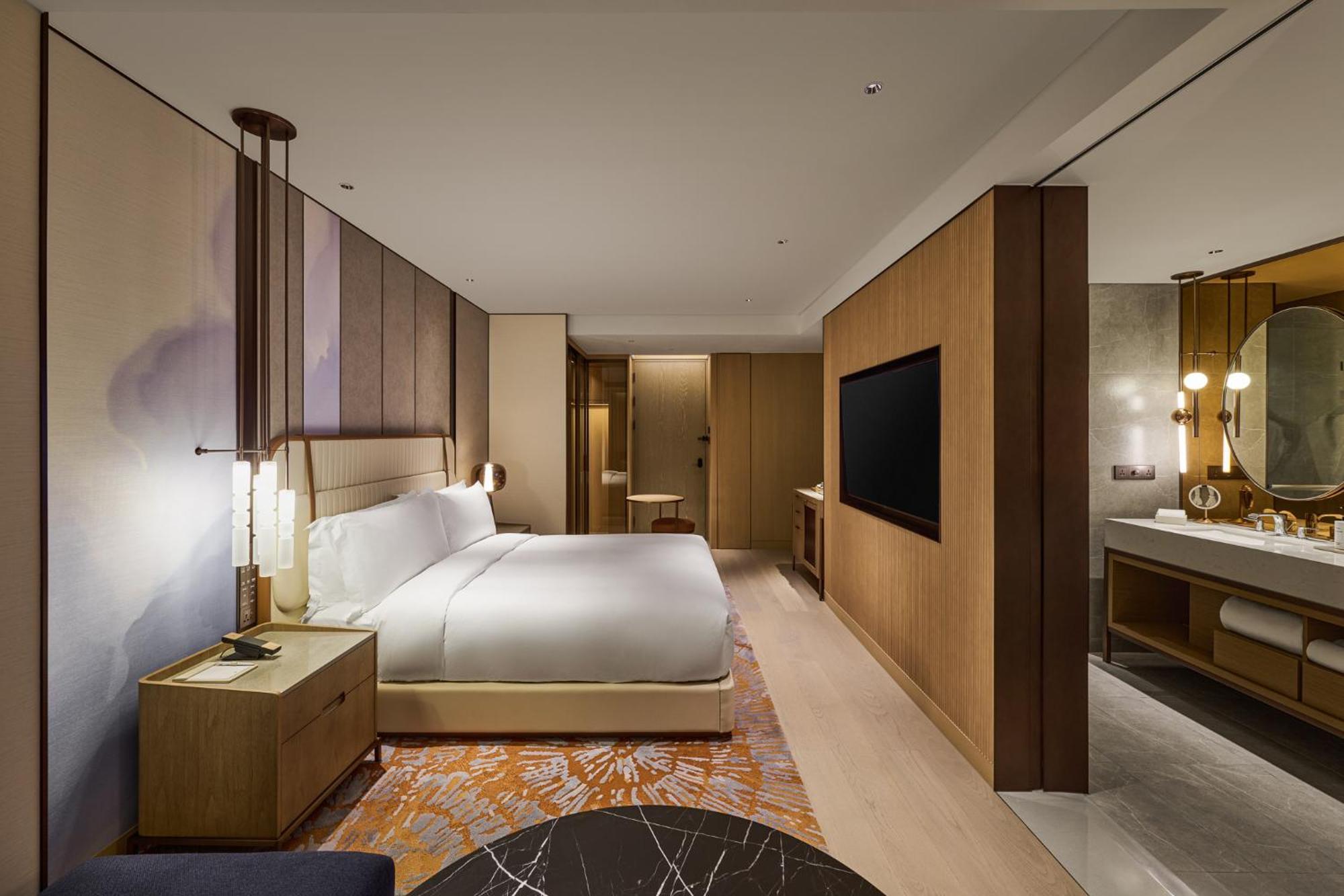 Classic King Room - Club Lounge Access