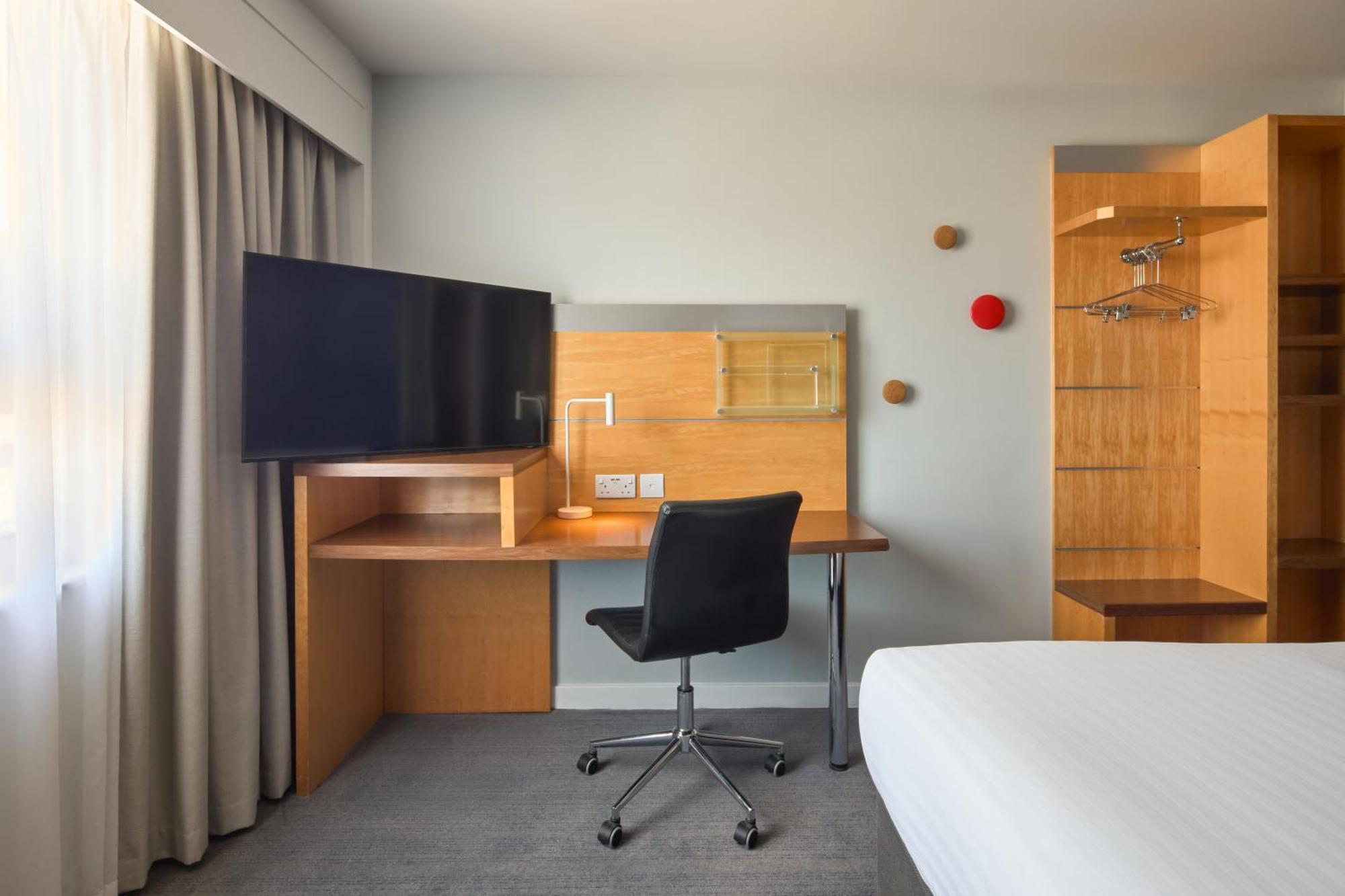 Standard Twin Room with Free Hot Breakfast