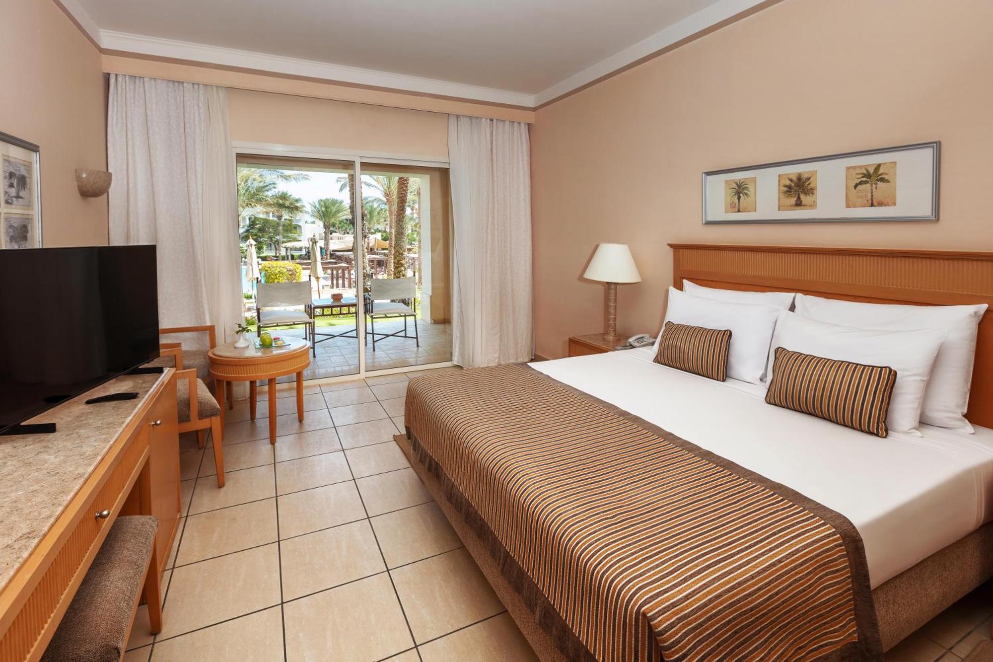 Superior, Queen or Twin Bed, Pool View