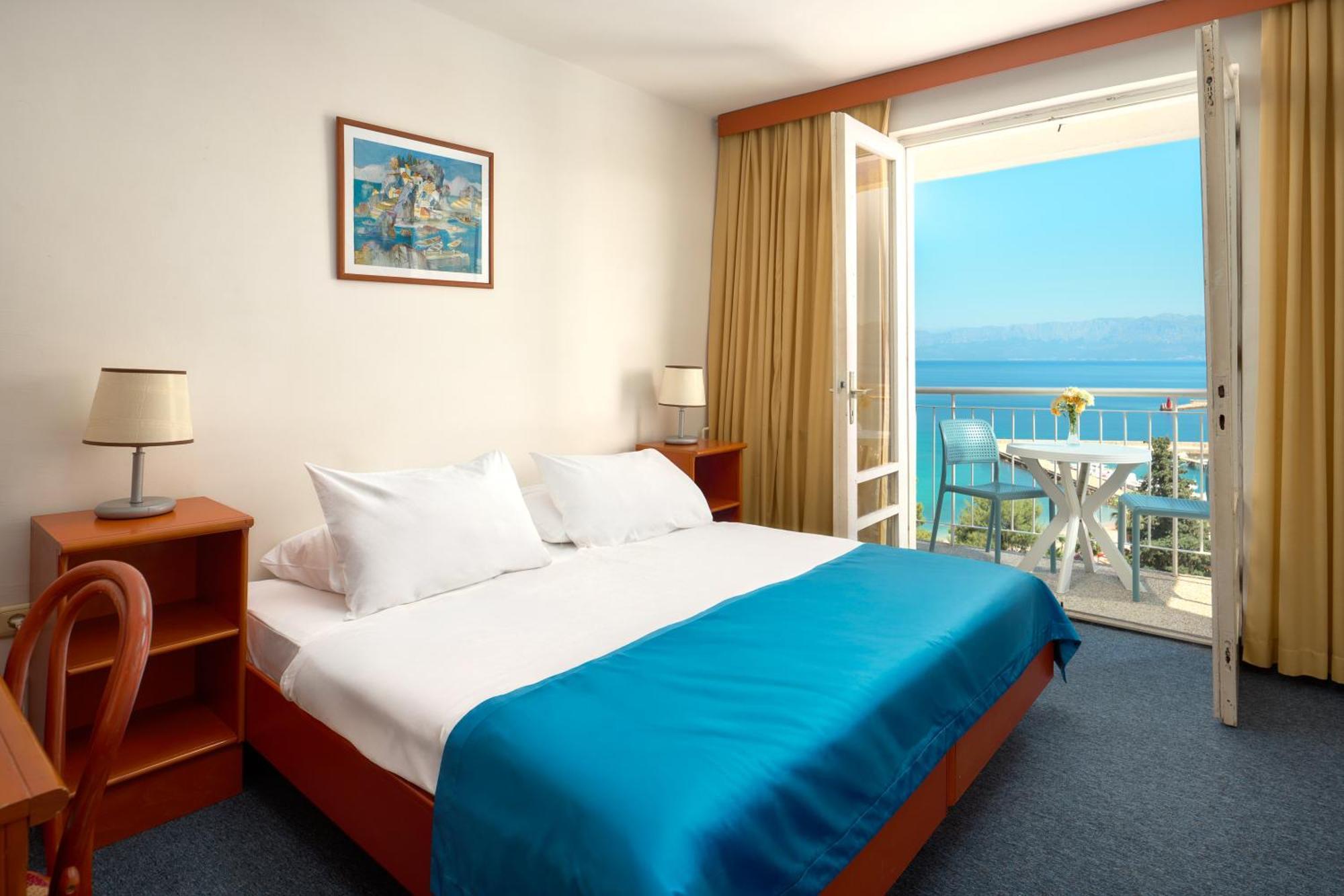 Family Room with Sea View and Balcony 2+1