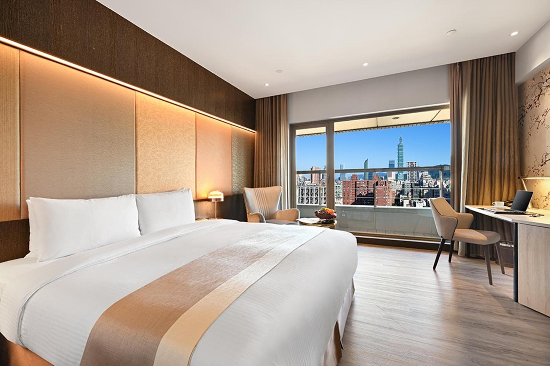 Superior King Room with 101 View