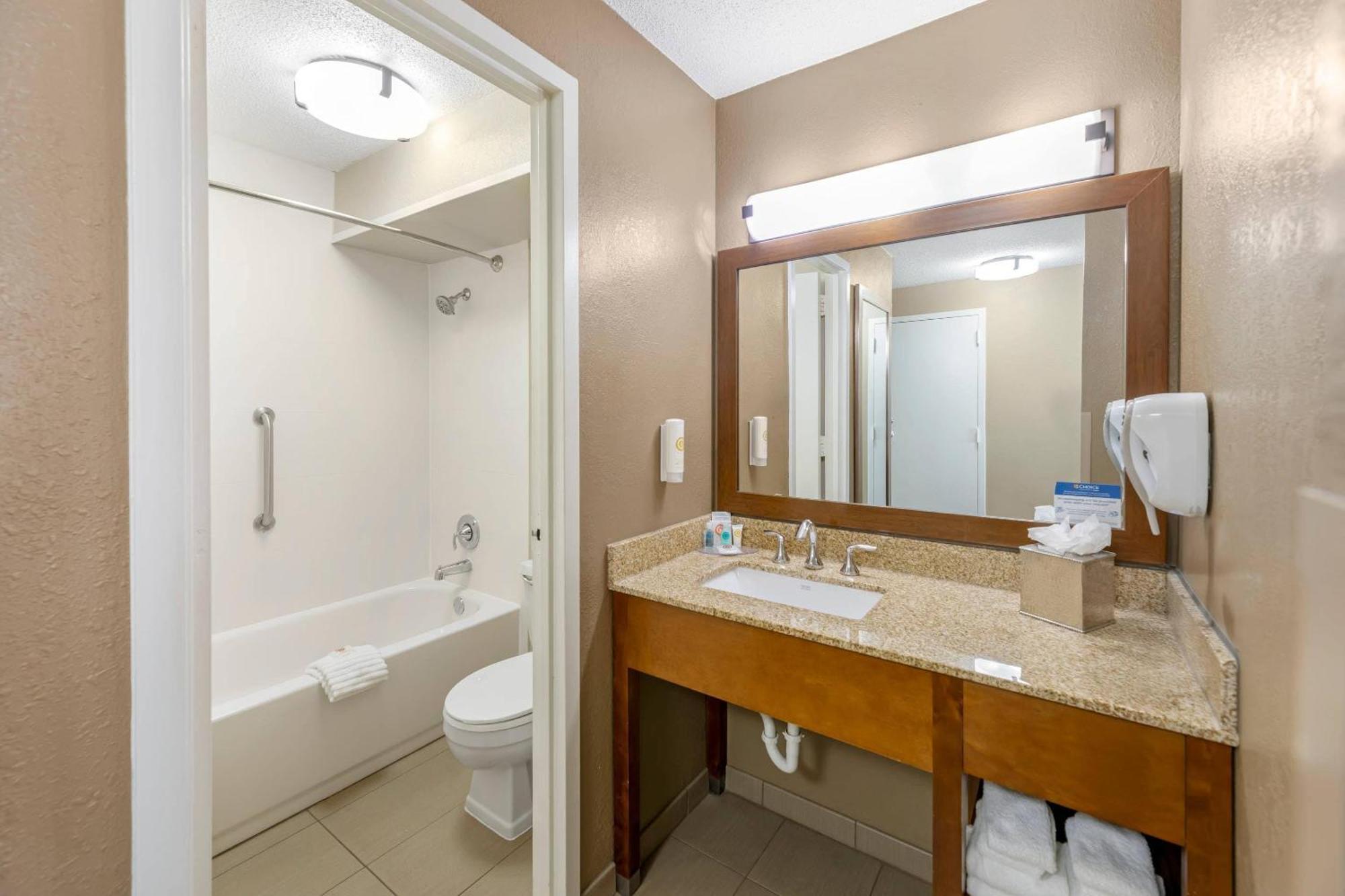 Double Room with River View - Non-Smoking