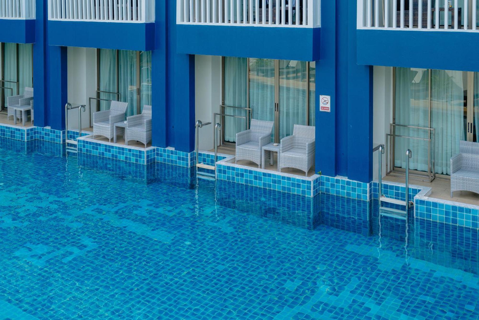 Deluxe Double Room with Pool Access