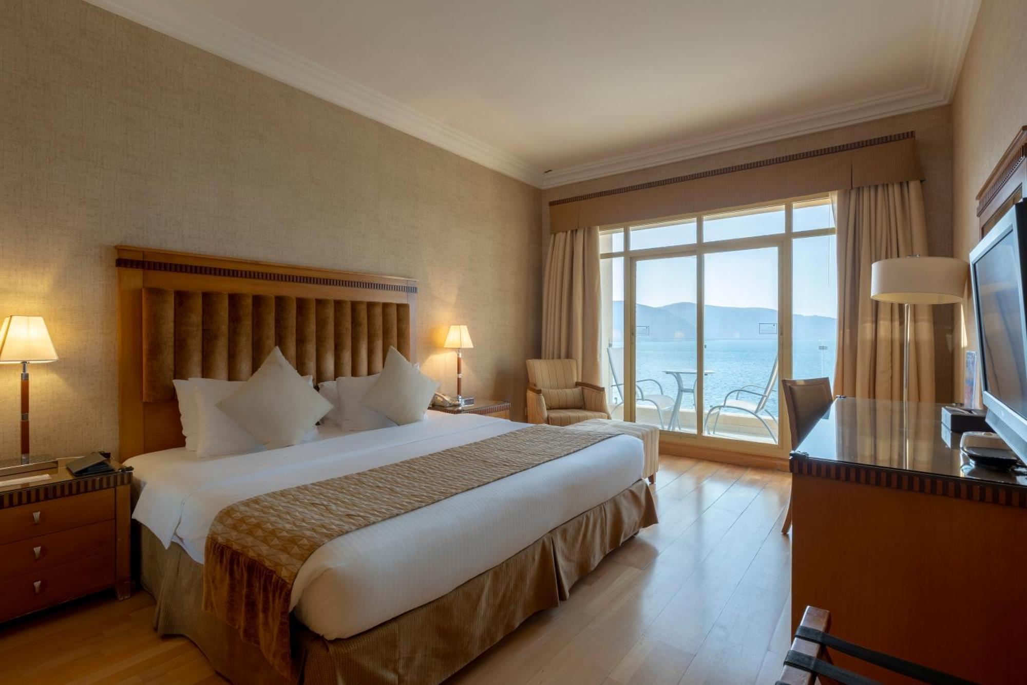 Deluxe Suite with Sea View