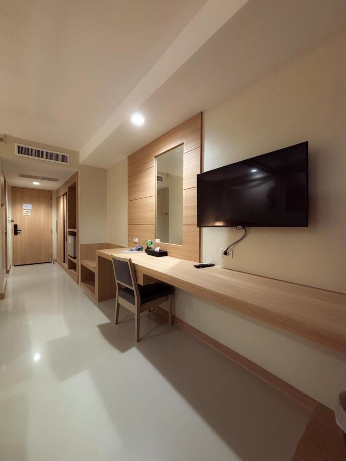Deluxe Double Room with Pool Access