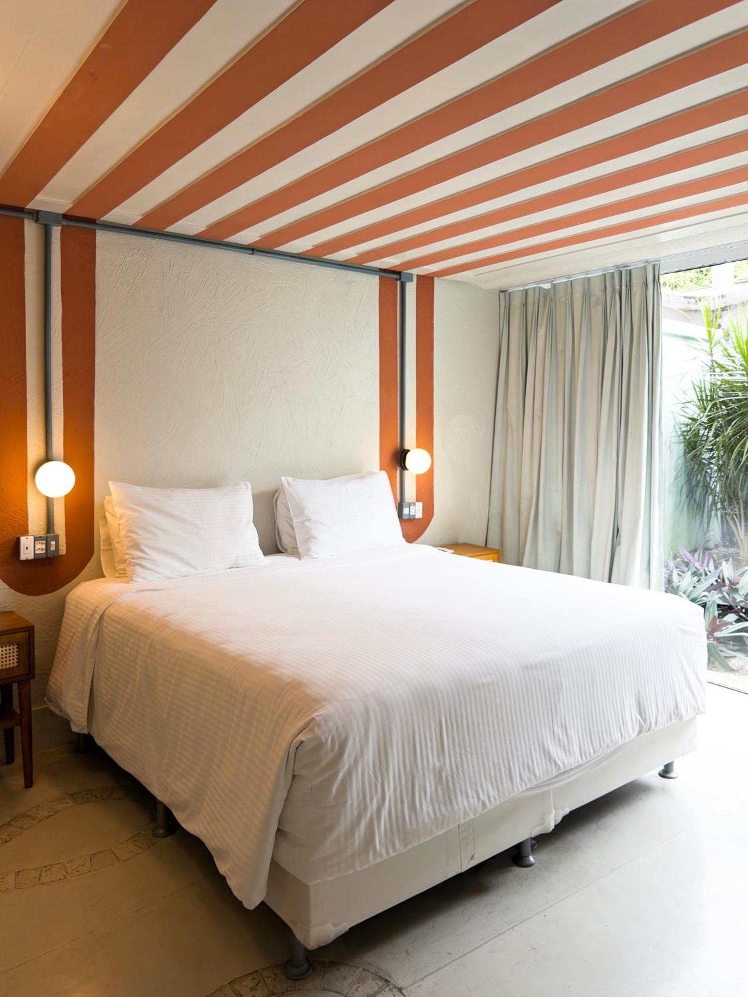 Queen Room with Garden View