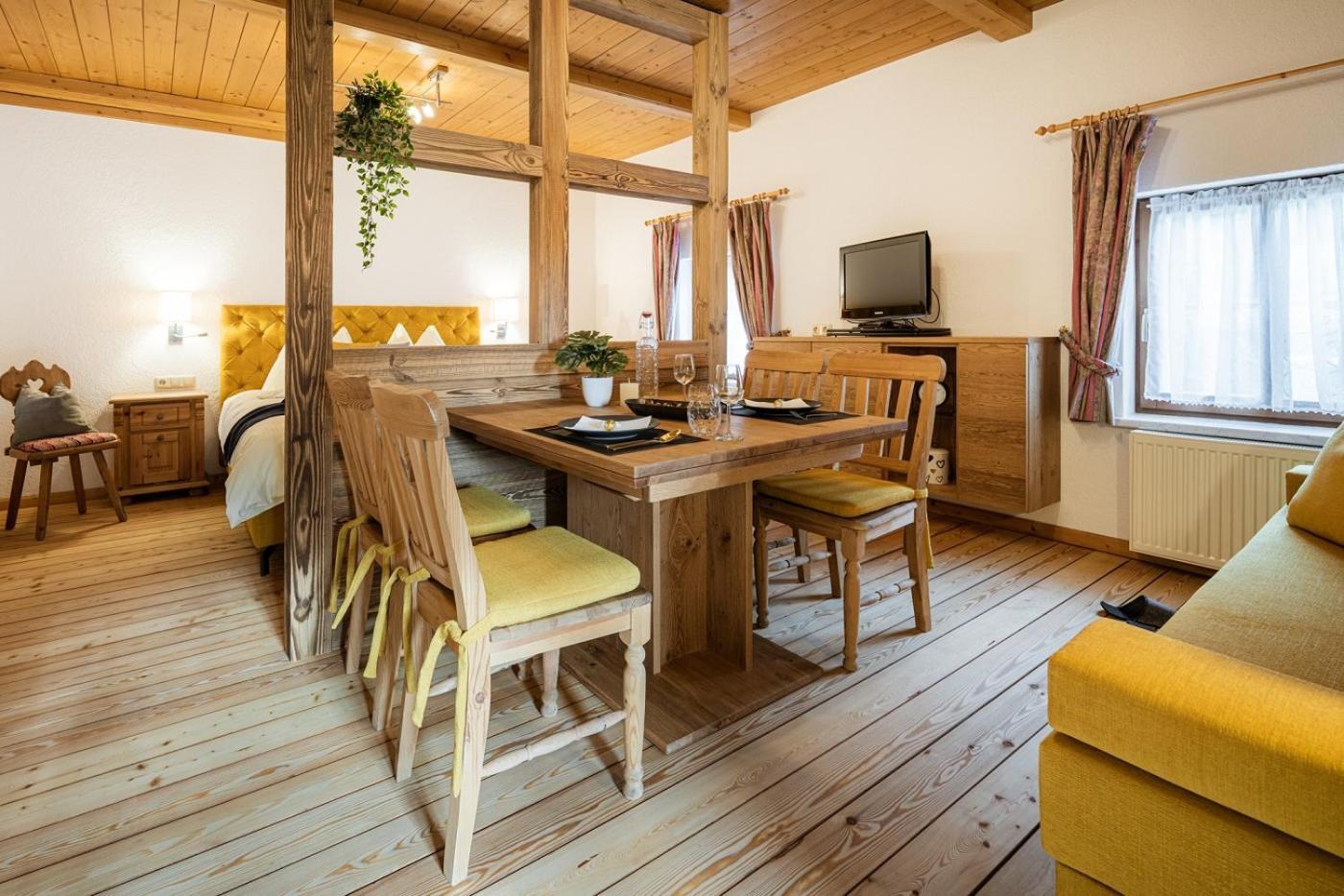 One-Bedroom Apartment with Balcony