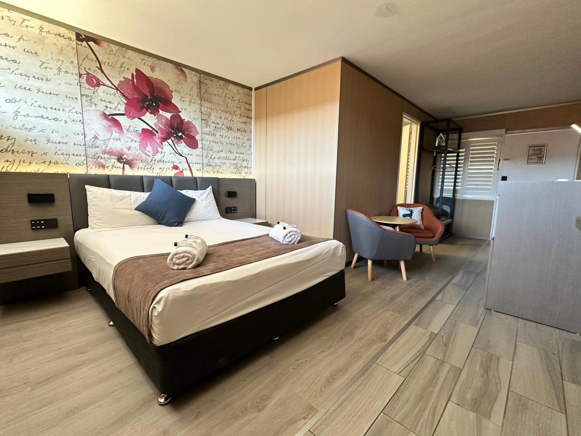 Deluxe Queen Room(No Pets)
