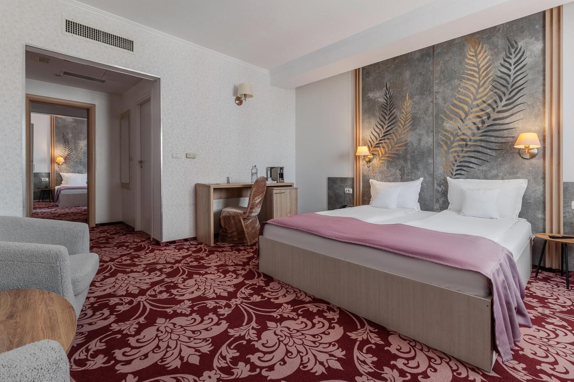 Double Matrimonial Room with Indoor Pool and Jacuzzi Access