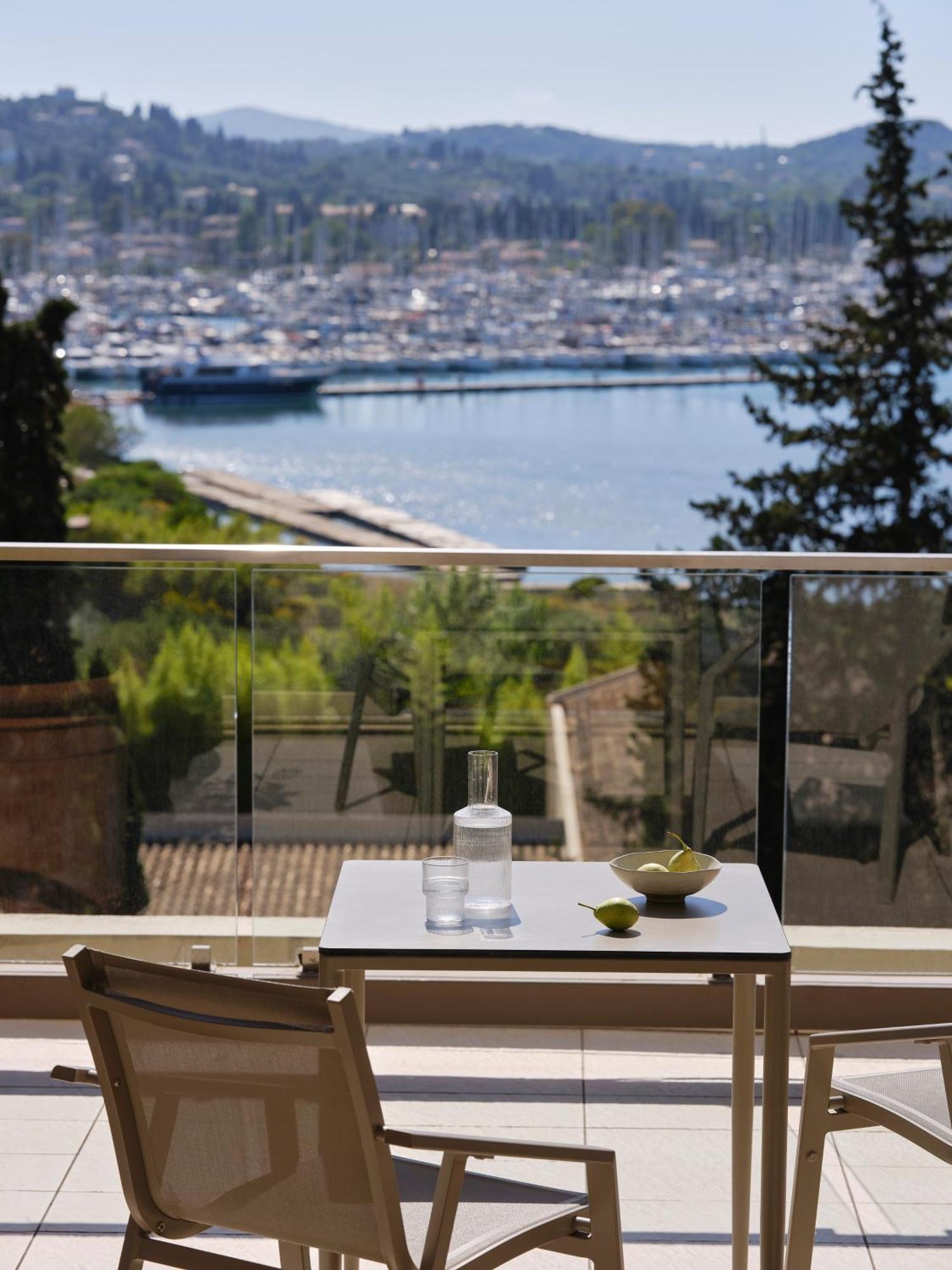 Family Room Bay View