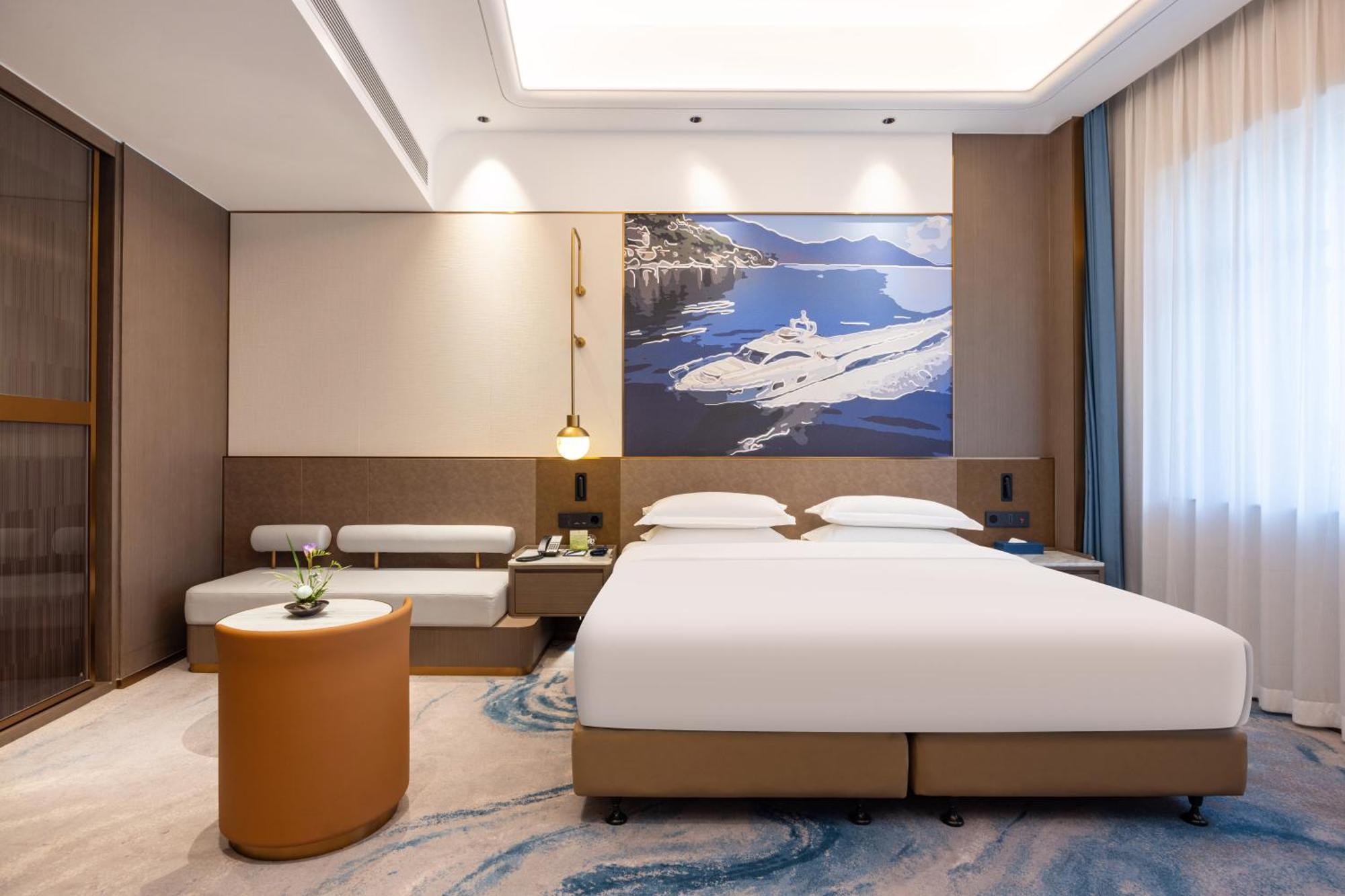 Ocean Deluxe king size bed Room