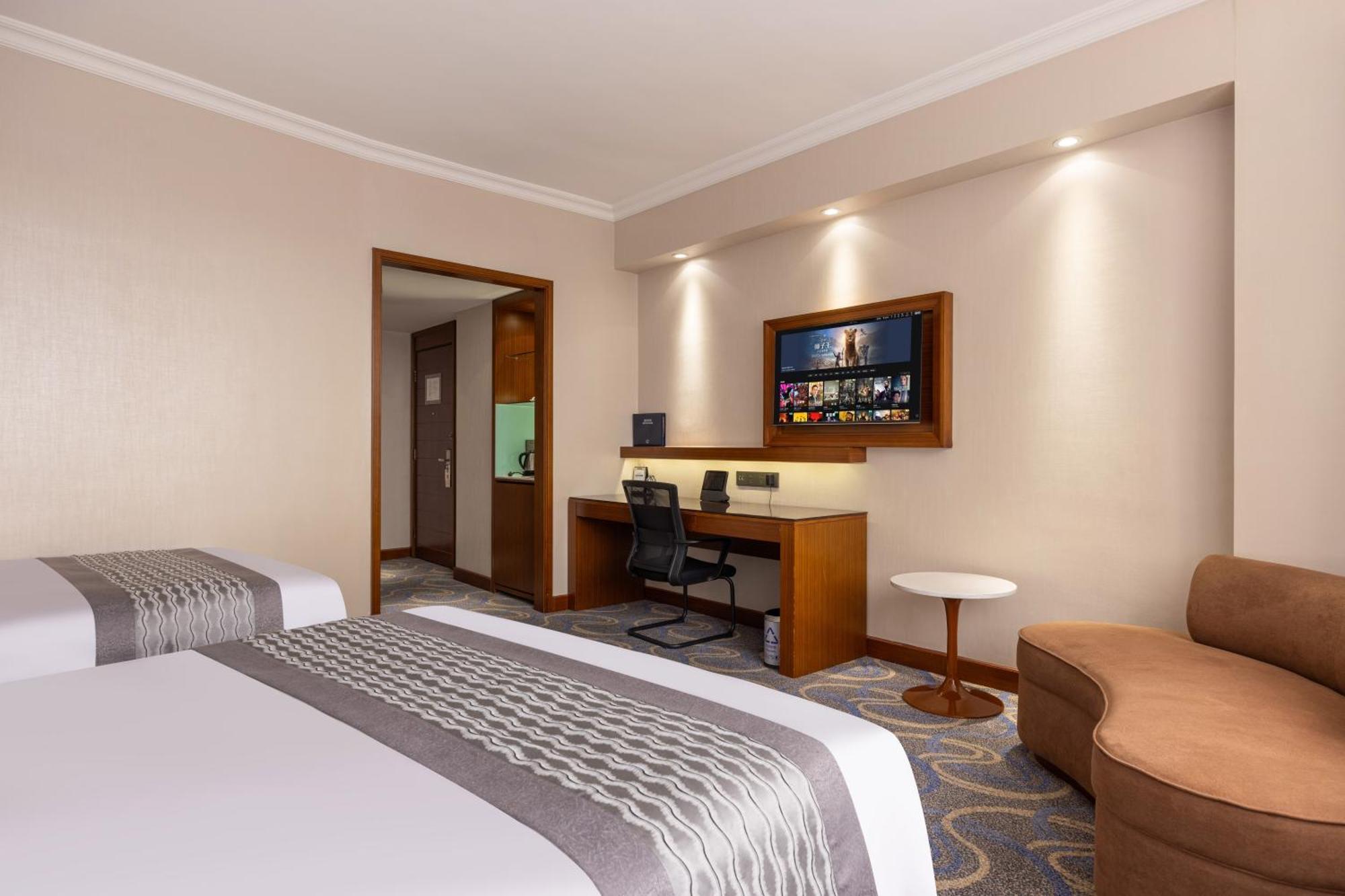 Deluxe Family Room
