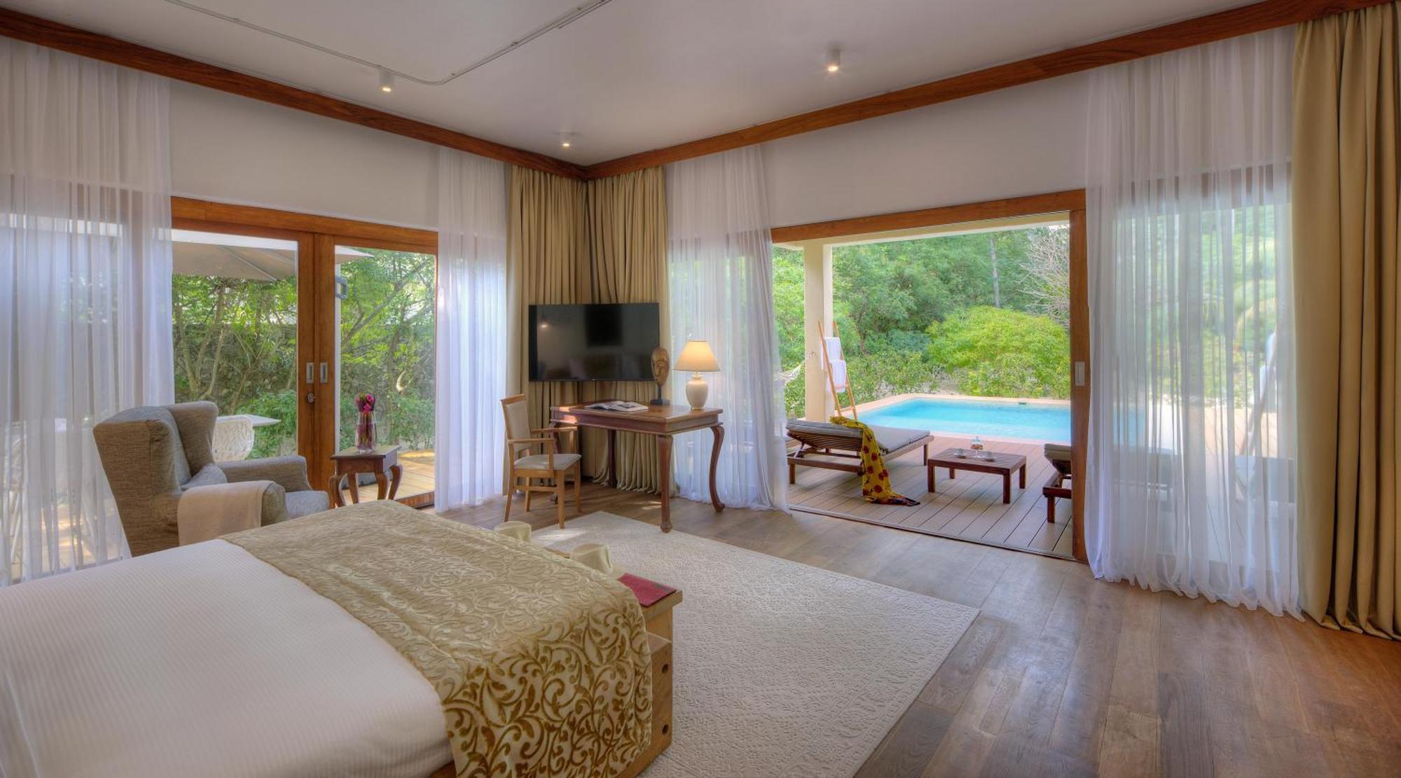 Deluxe Suite with Private Pool