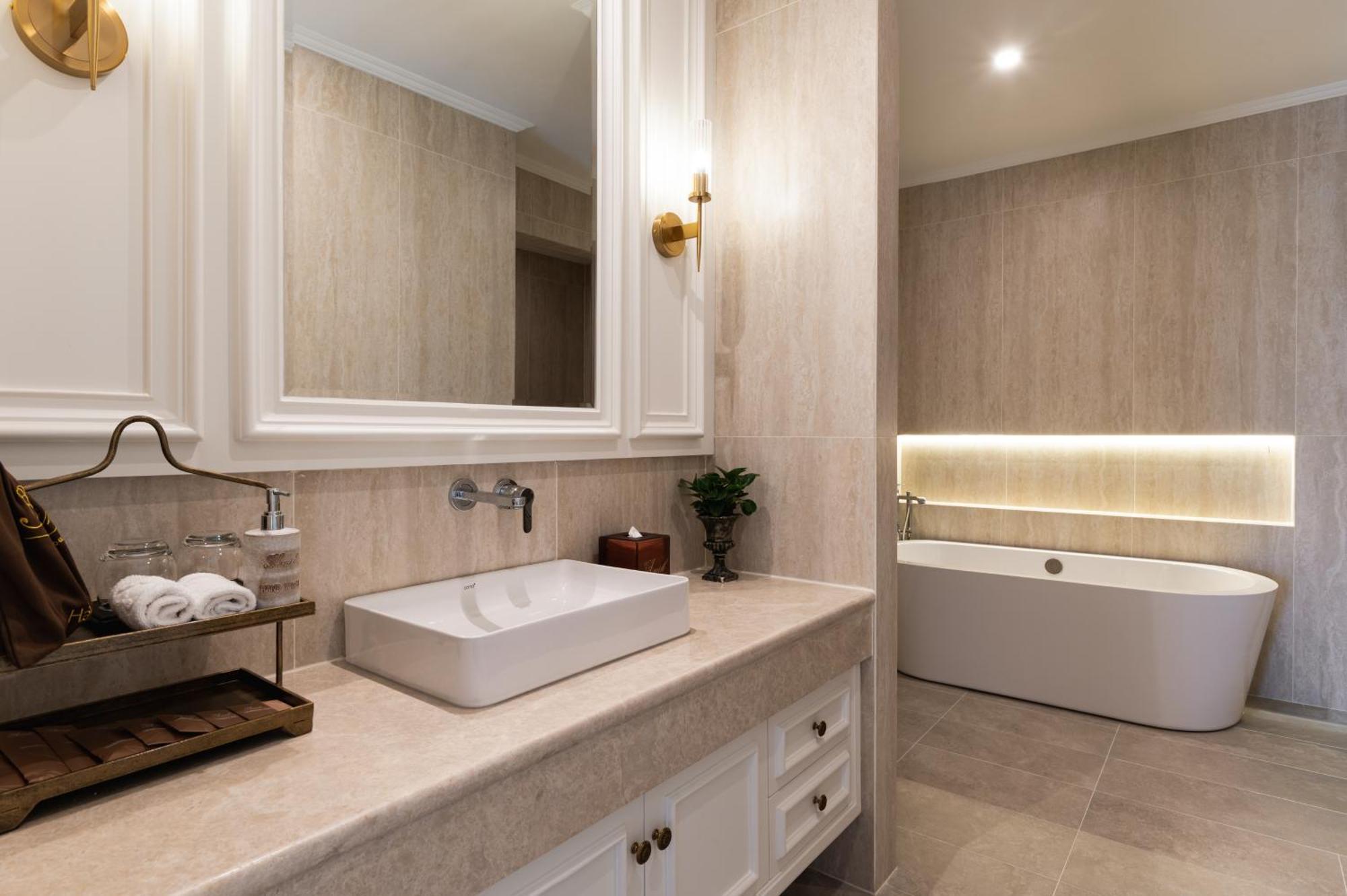Anik Grand Classic King - Includes Minibar & USD10 Spa Credit