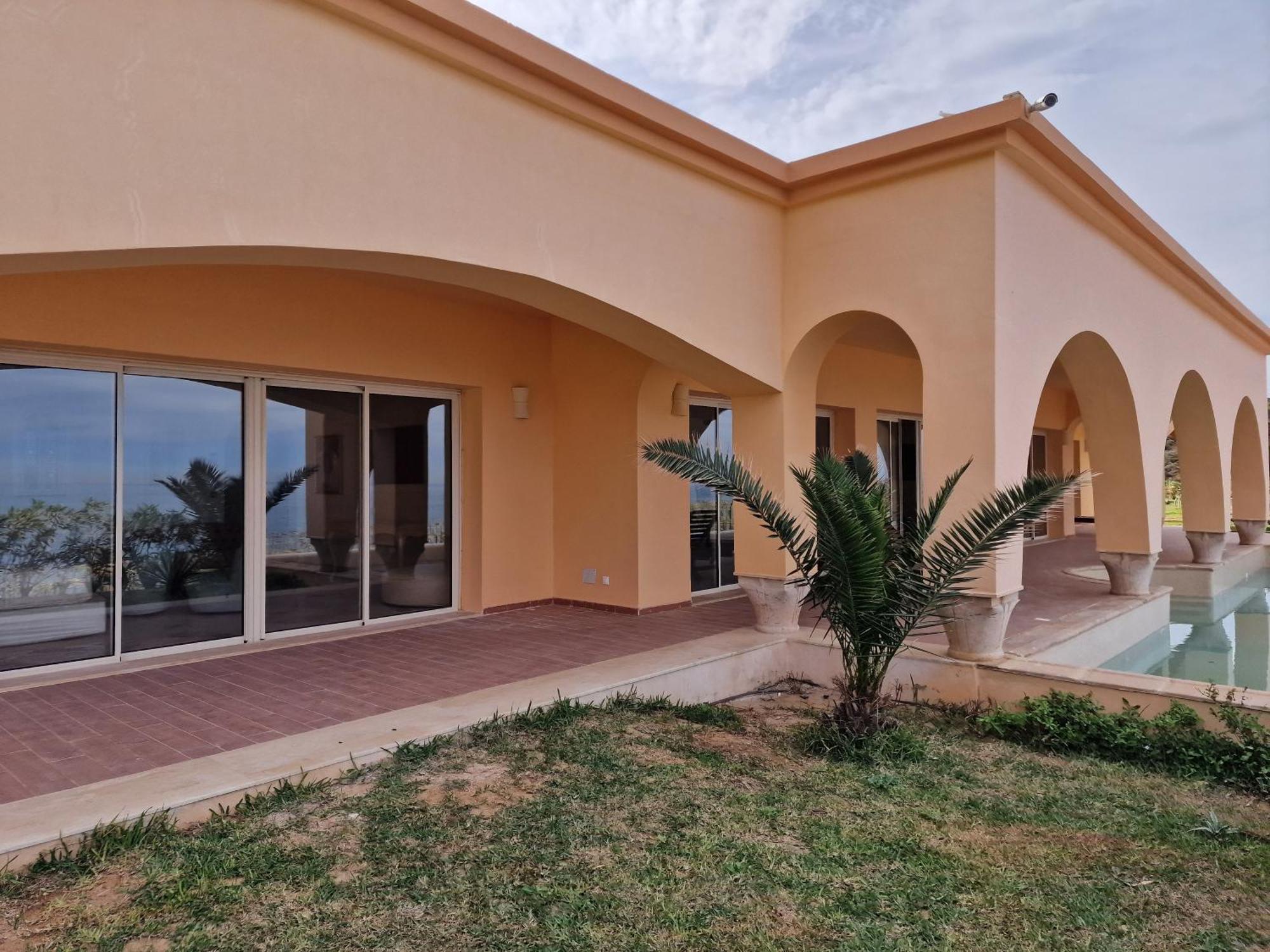 Five-Bedroom Villa with Five Double Beds