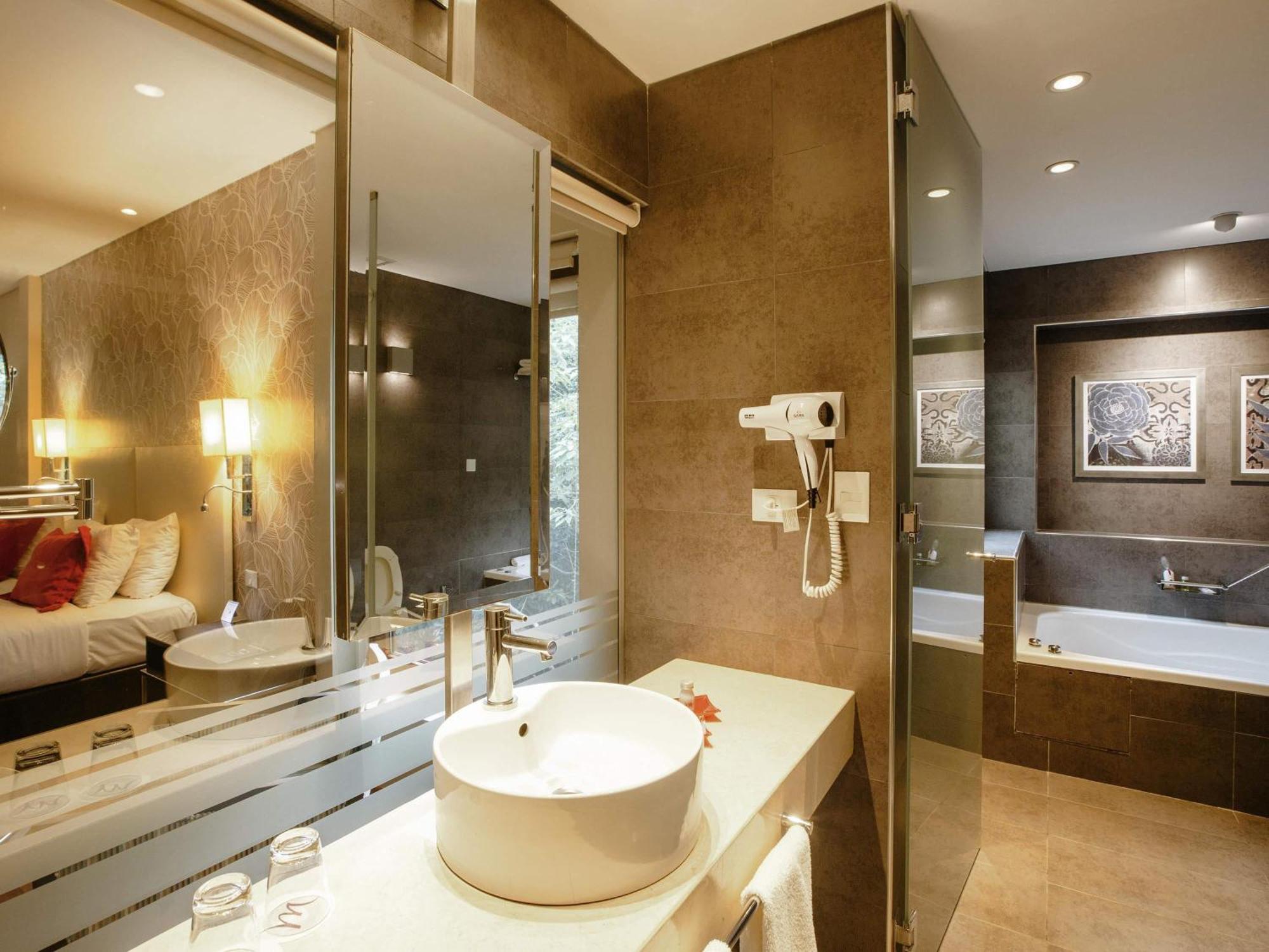 Superior Suite Room with One King Bed