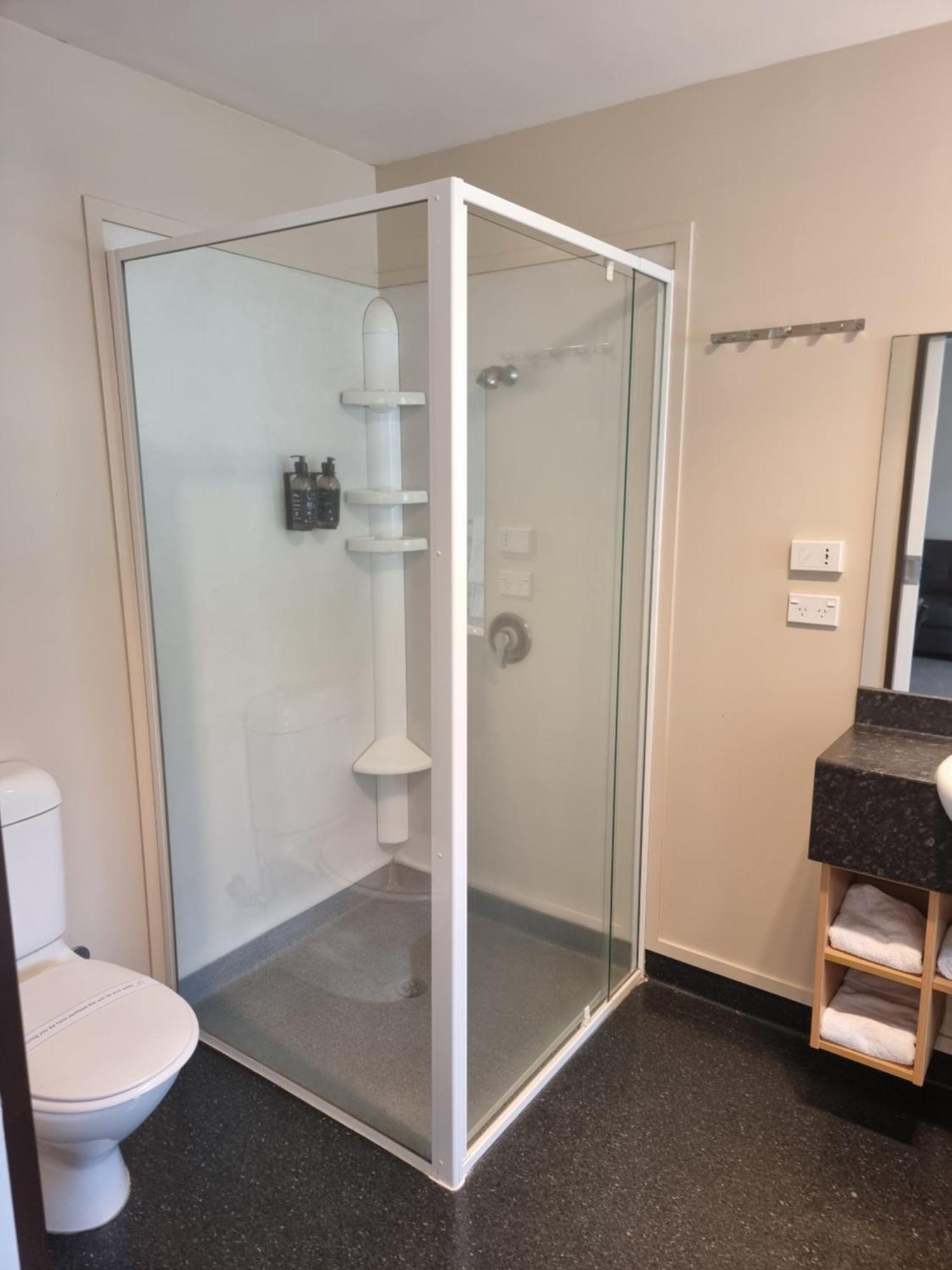 Two-Bedroom Apartment with Spa Bath