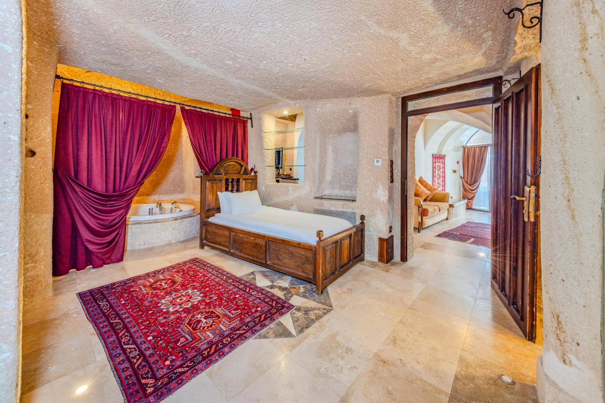 Premium King Cave Suite