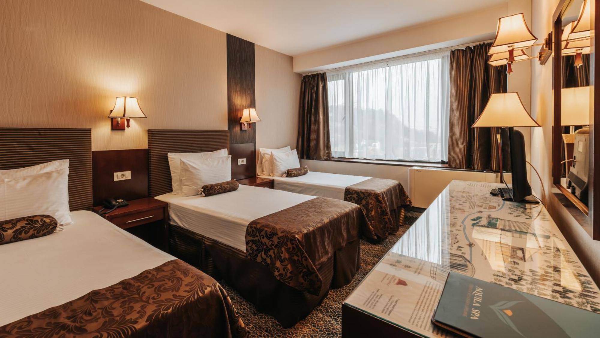 Triple Room with City View
