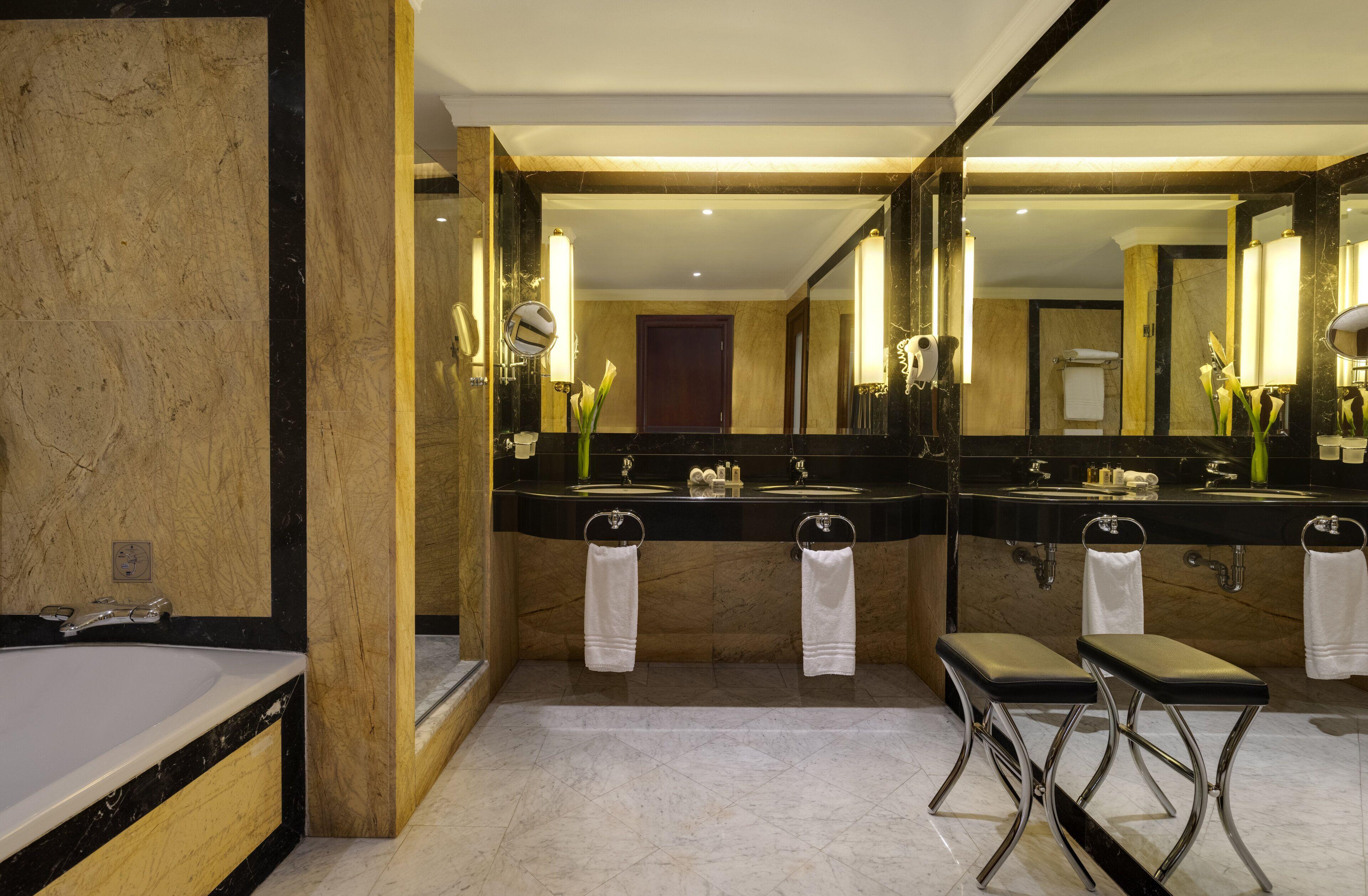 Ava Suite with Terrace and Castellana View - Club Lounge Access