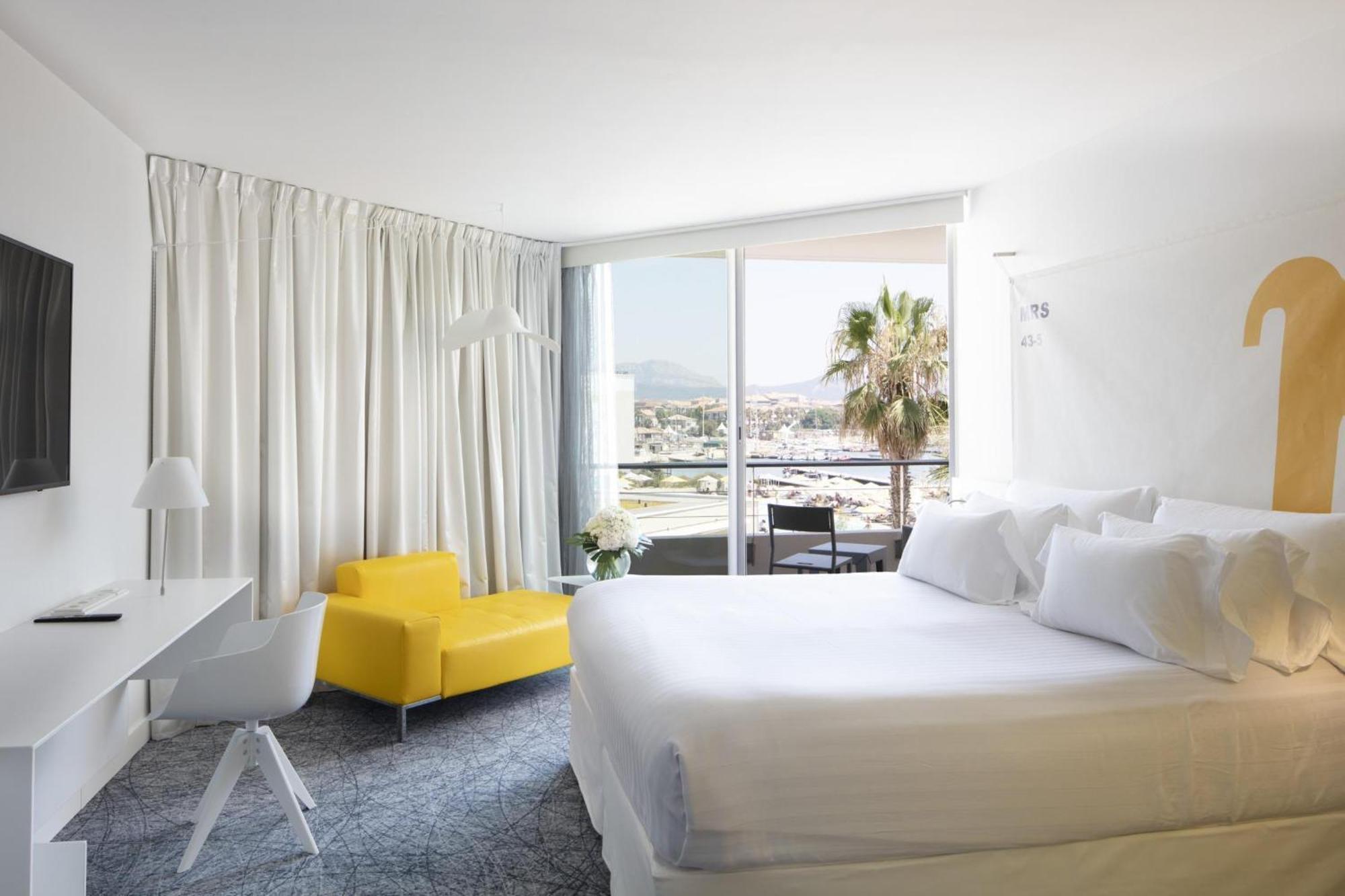 nhow Family Connecting Room (2 Adults + 2 Children)