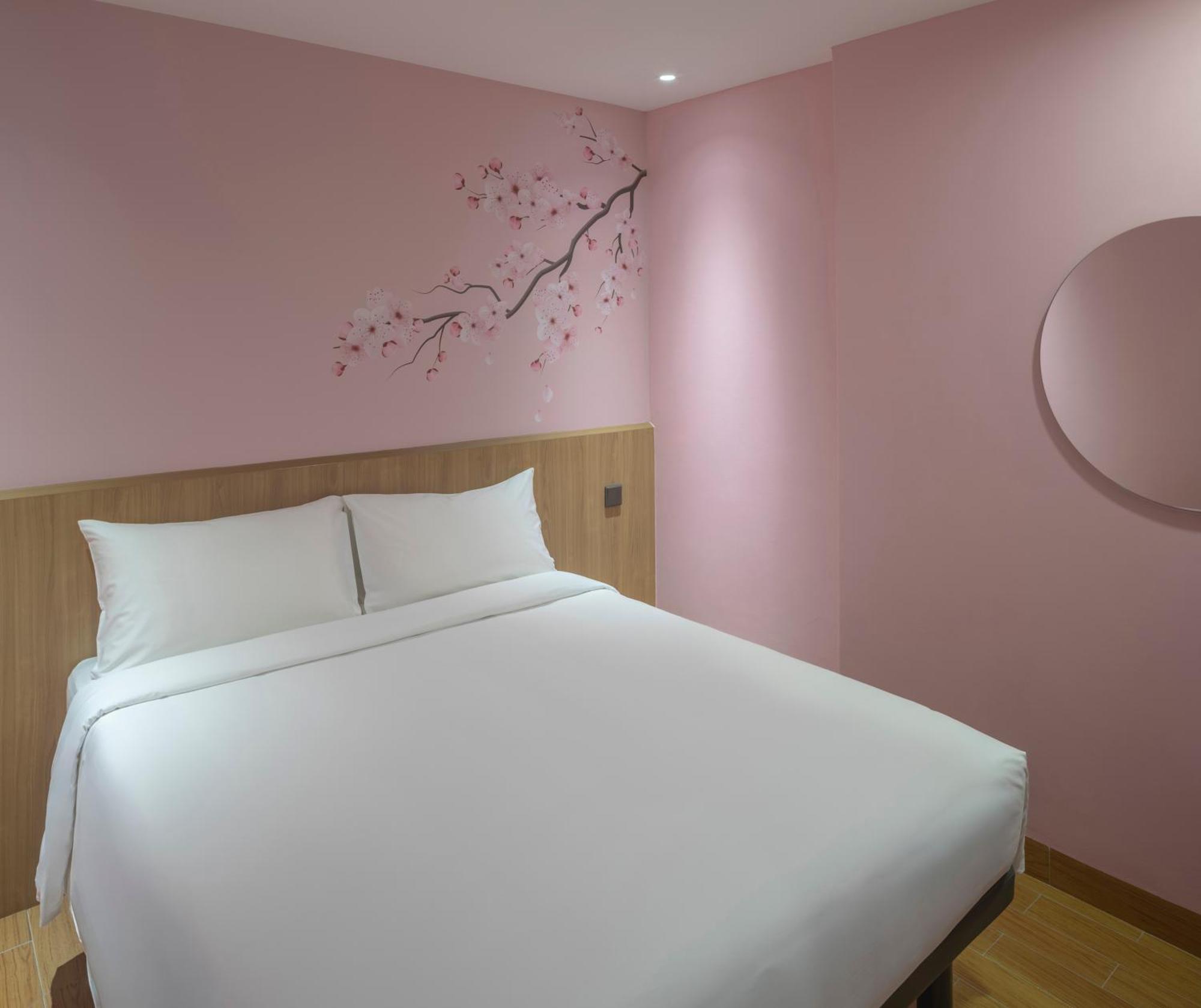 Deluxe Queen Room
