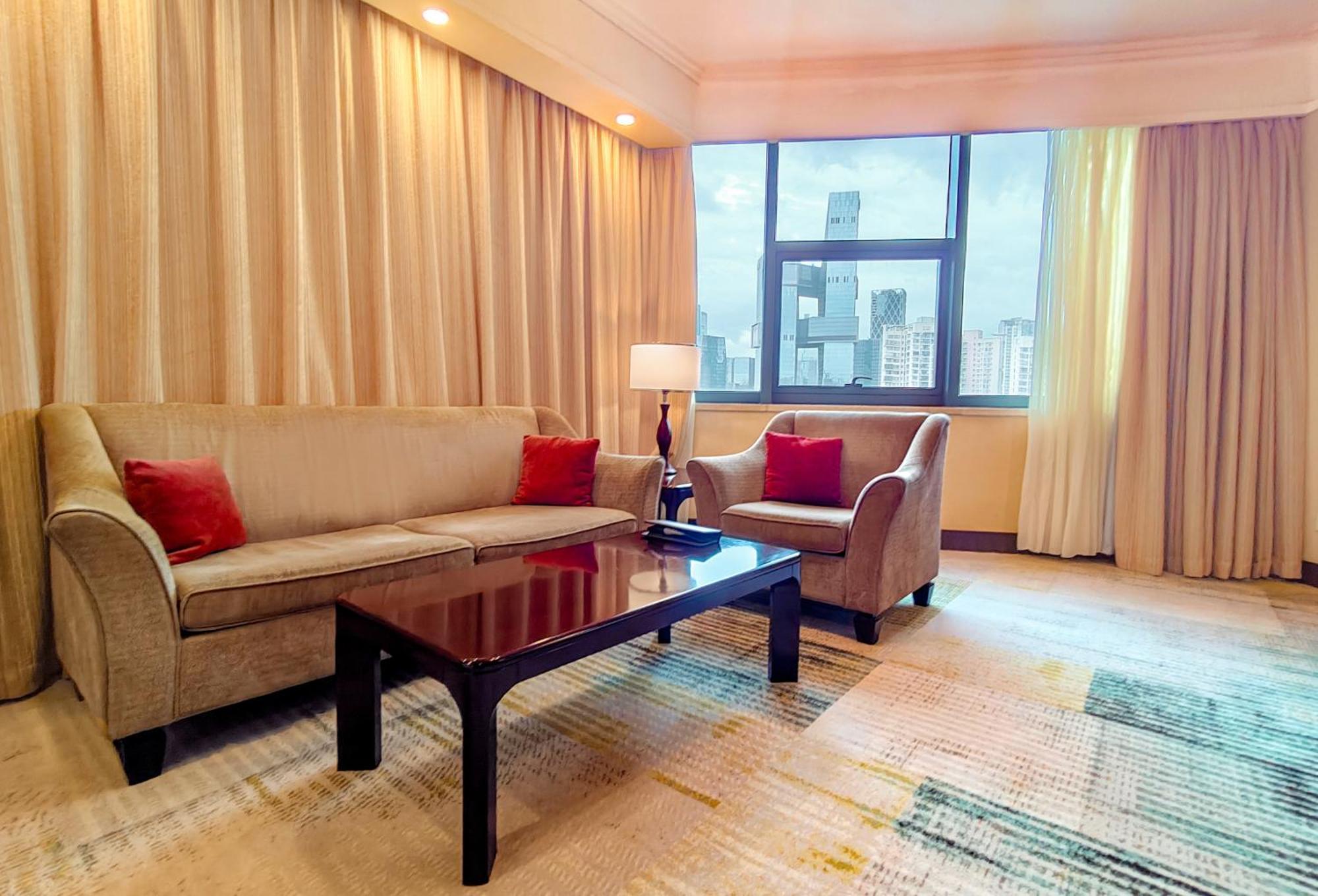 One-Bedroom Suite Lounge Access