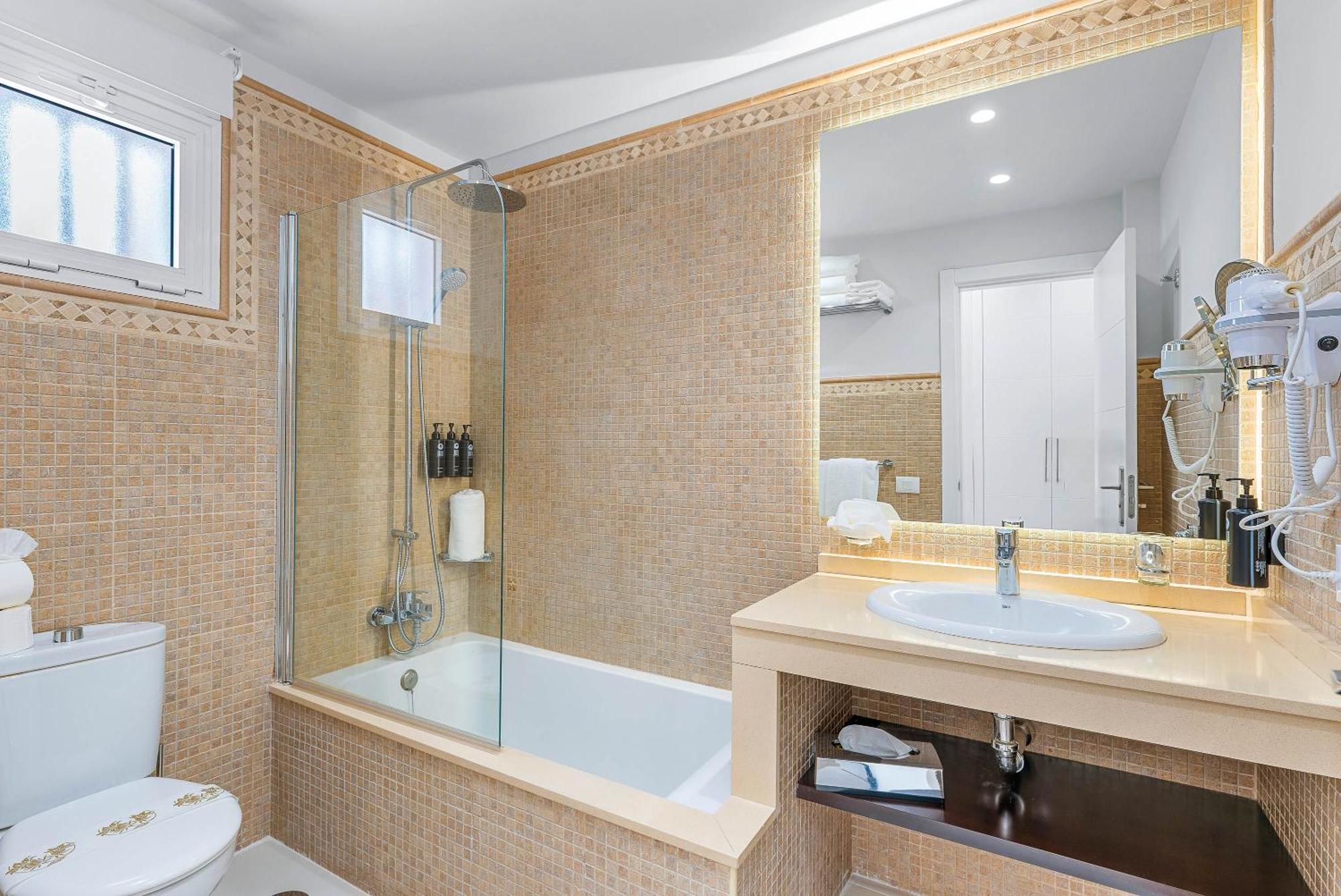 Superior One-Bedroom Apartment