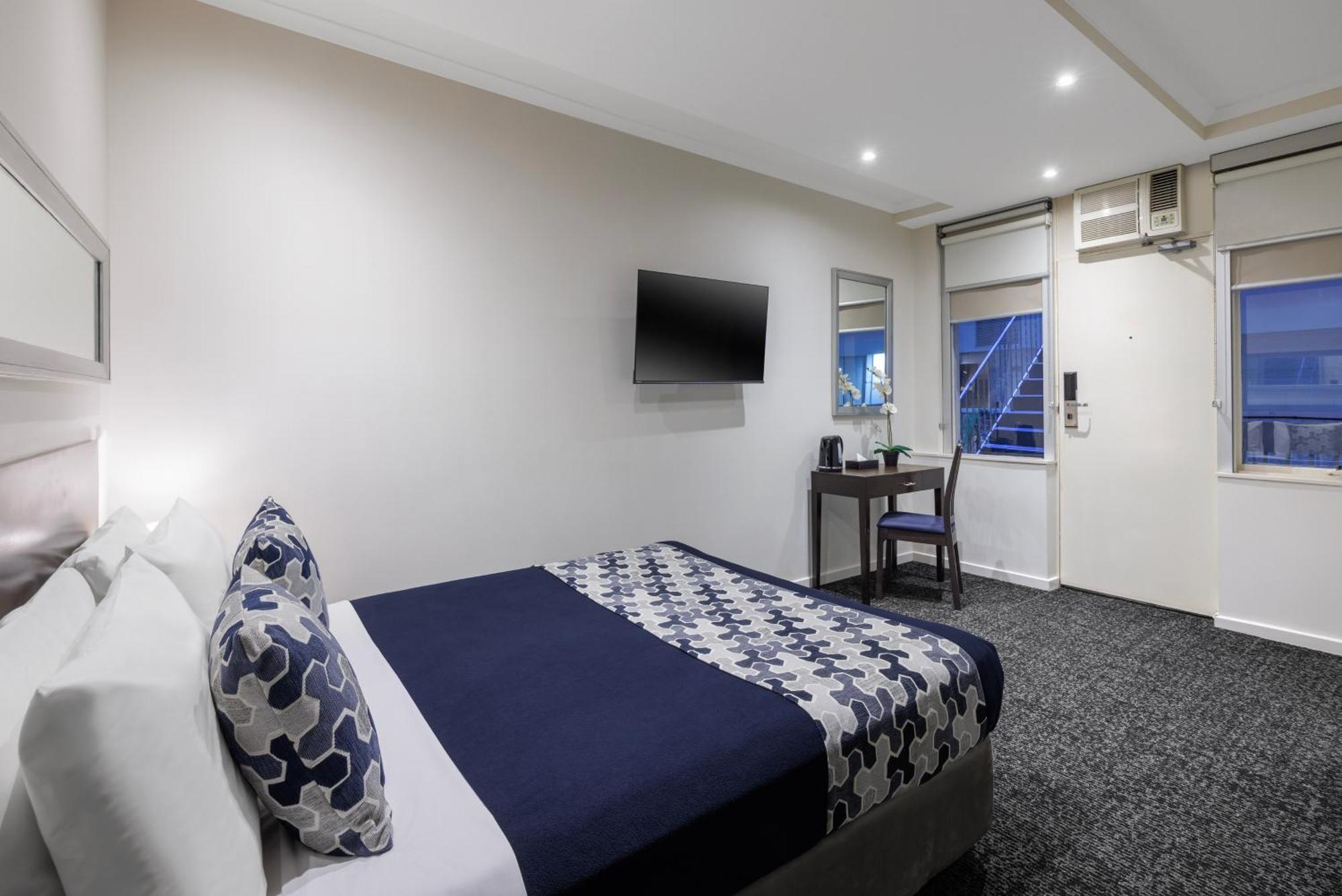Standard Queen Room