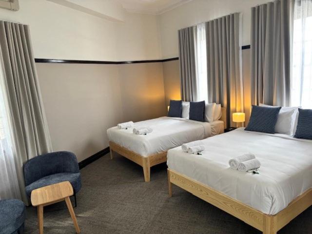 2 Queen Beds Ensuite Bathroom