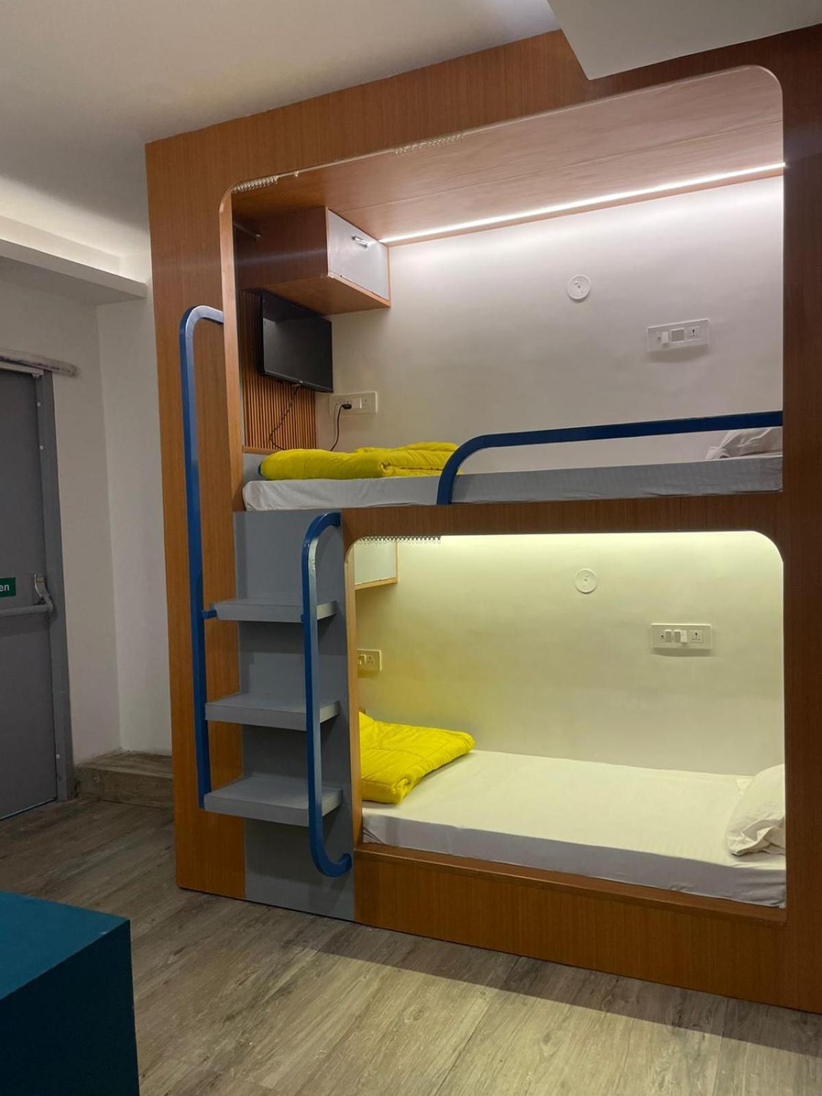 Single Bed in Mixed Dormitory Room