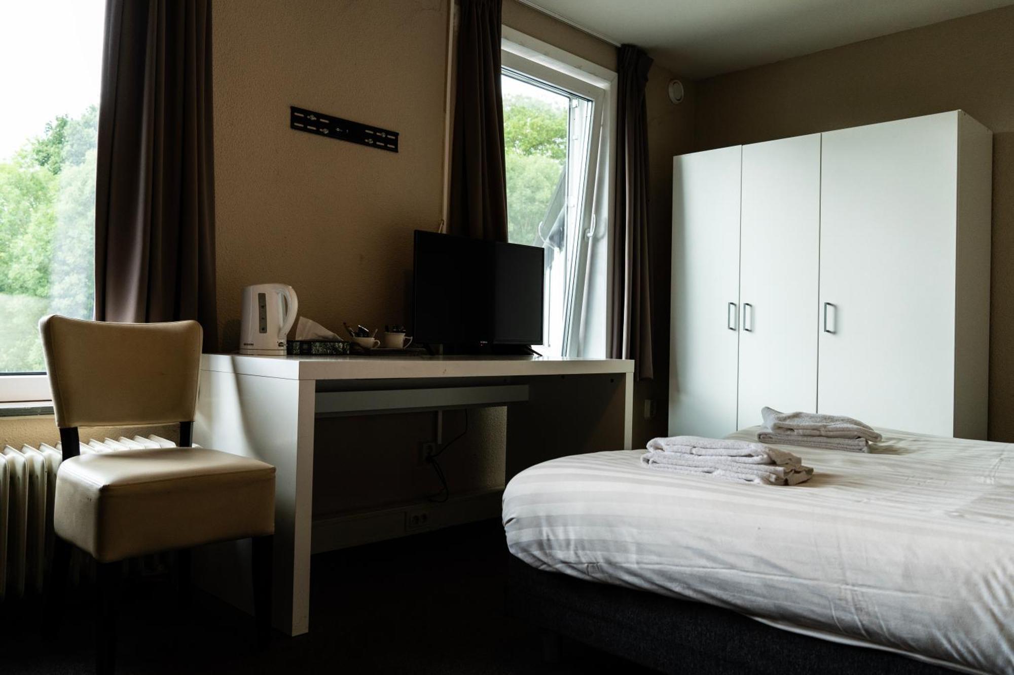 Budget Double Room with Shared Bathroom