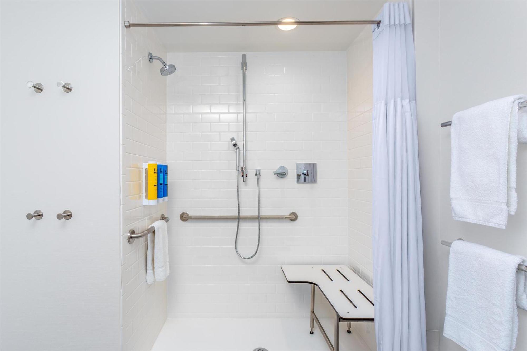 King Room with Roll-In Shower - Mobility Access