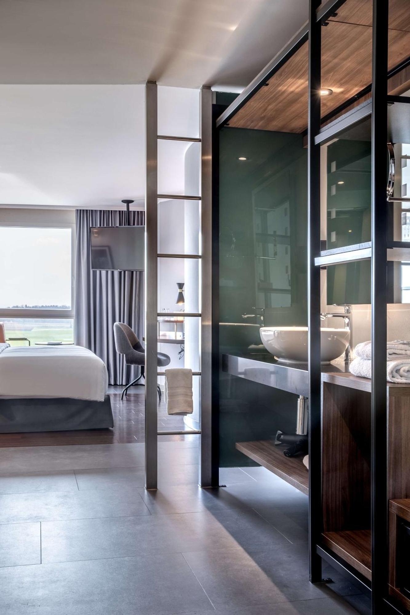 Superior Room with Airport View