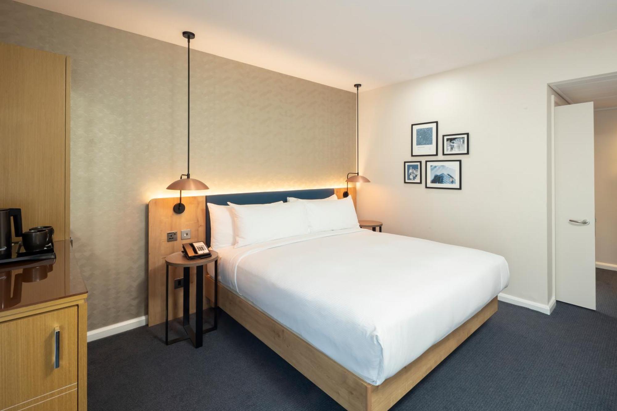 Queen Room - Accessible